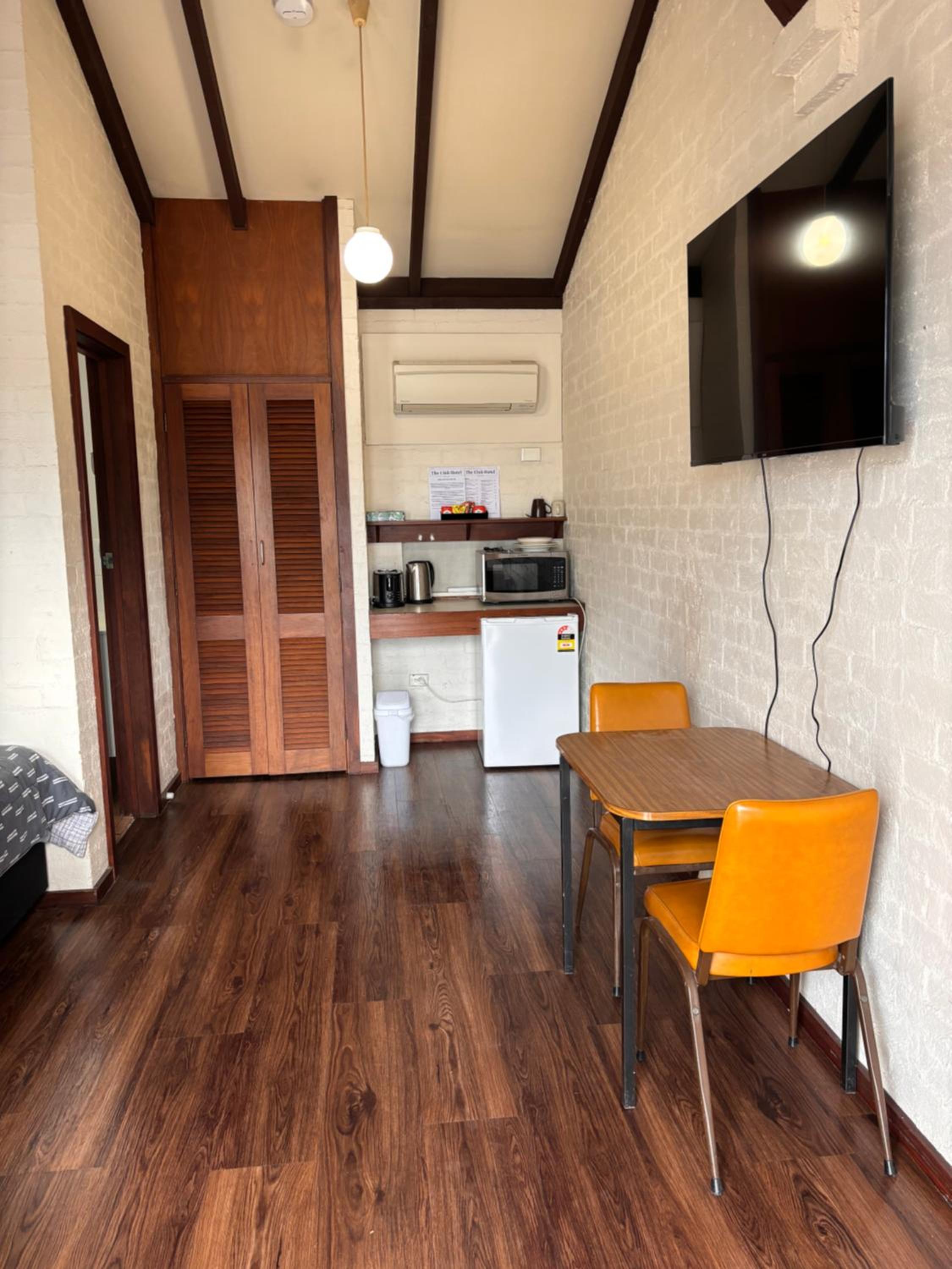 Queen Room with Ensuite - Photo 1