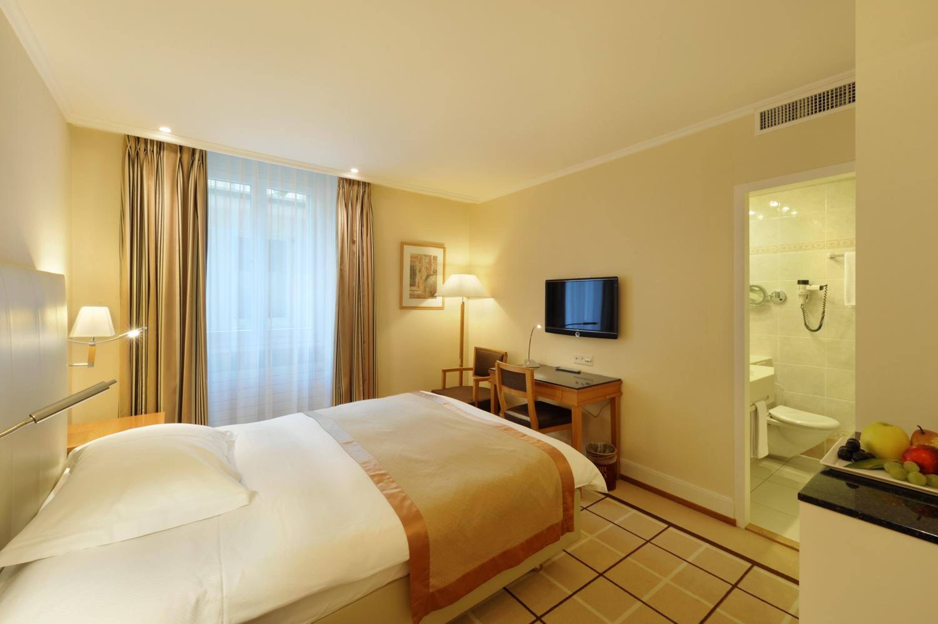 Single Room thumbnail 5