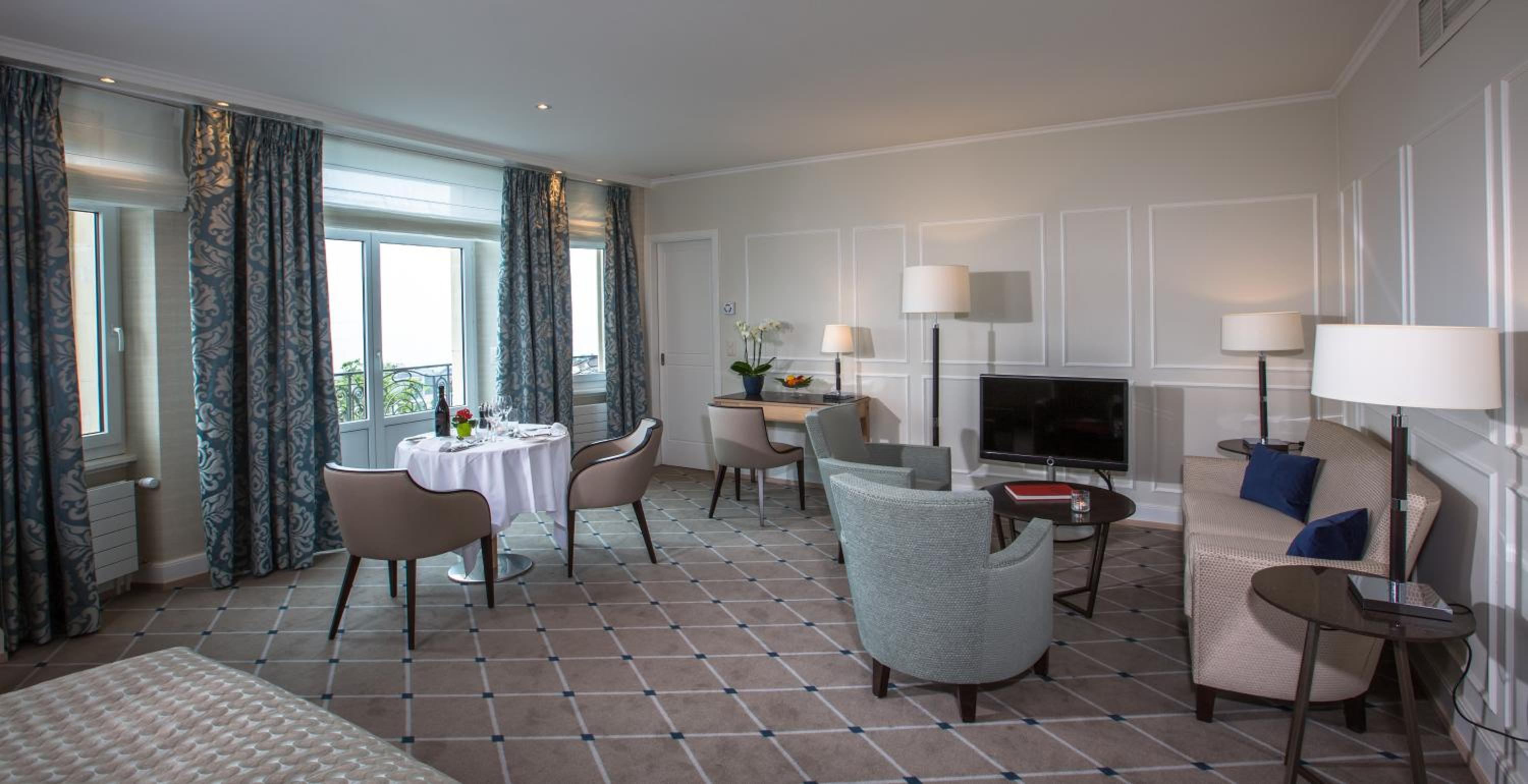 Suite with Lake View
