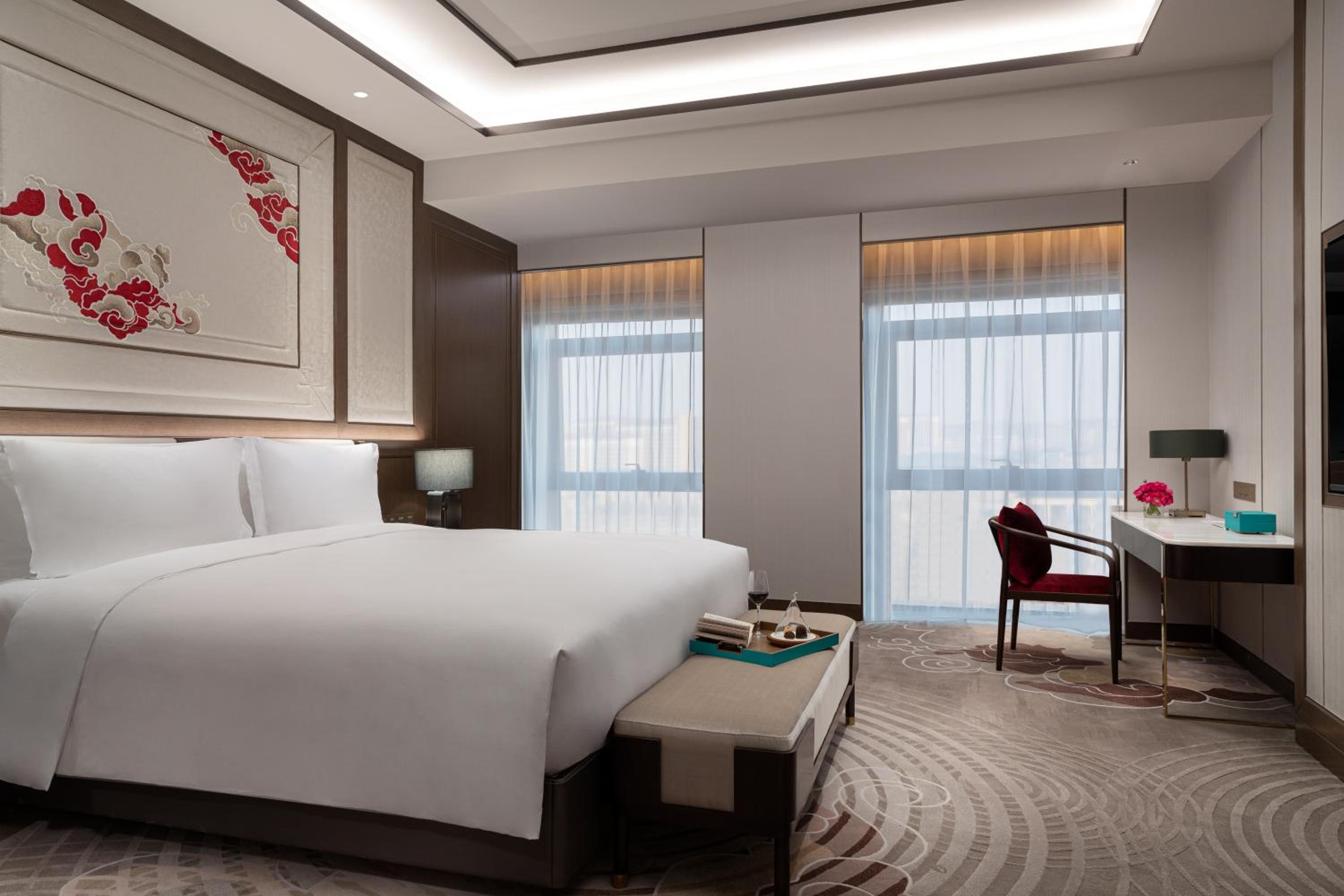 Prestige Suite with Club Millésime Access and One King Bed