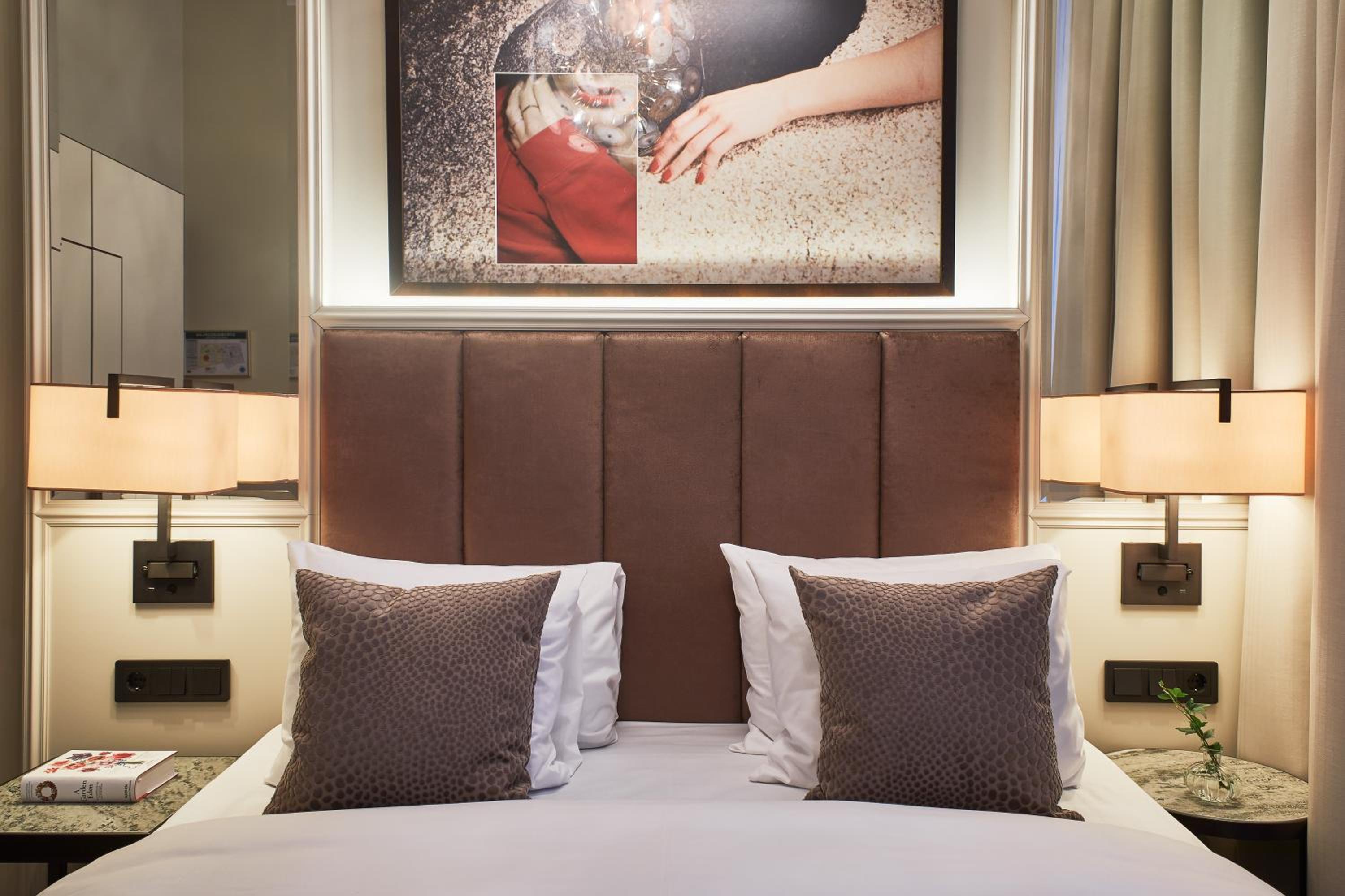 Elegant Essential (55 in bed) photo 1