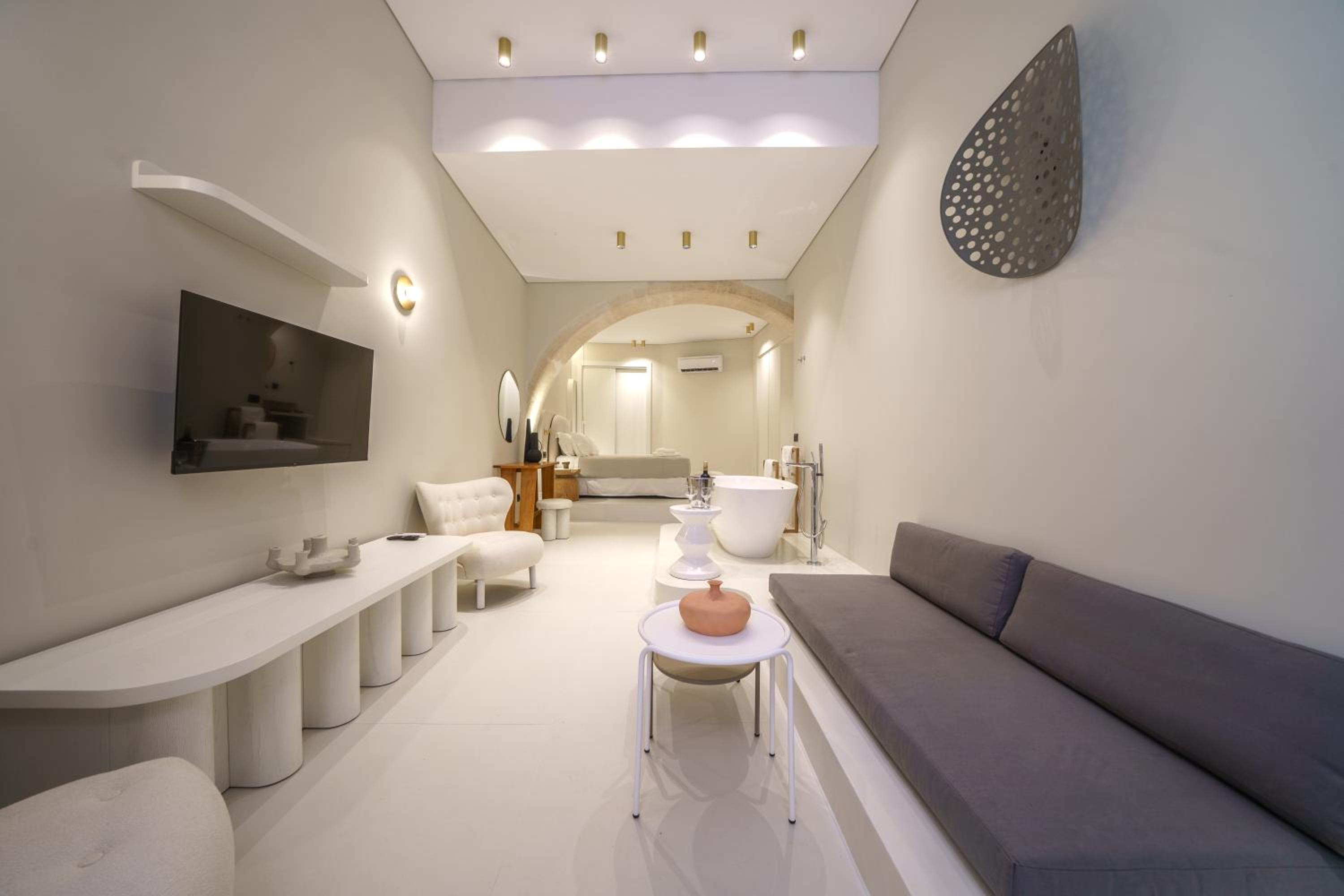 Deluxe King Suite