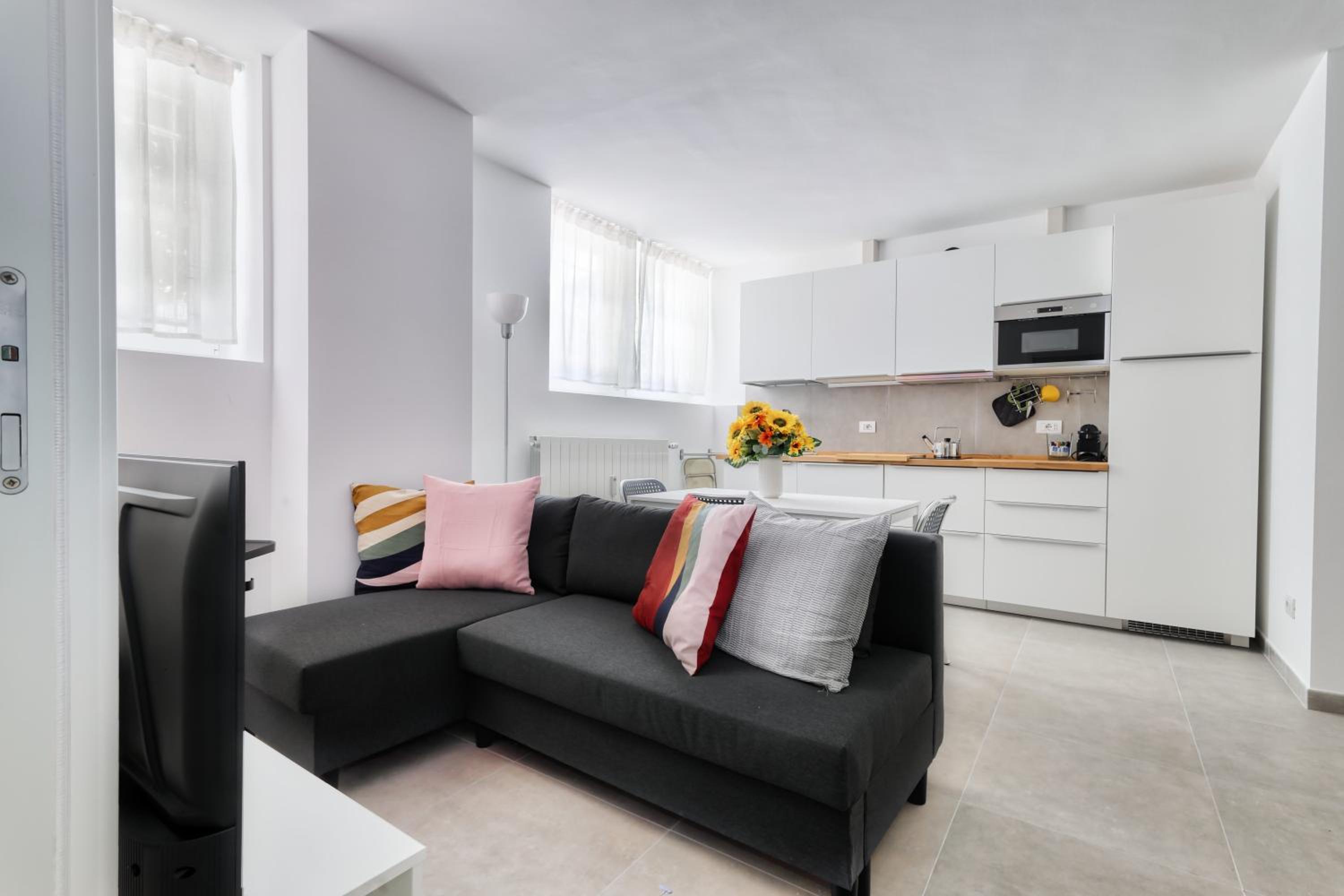Deluxe One-Bedroom Apartment
