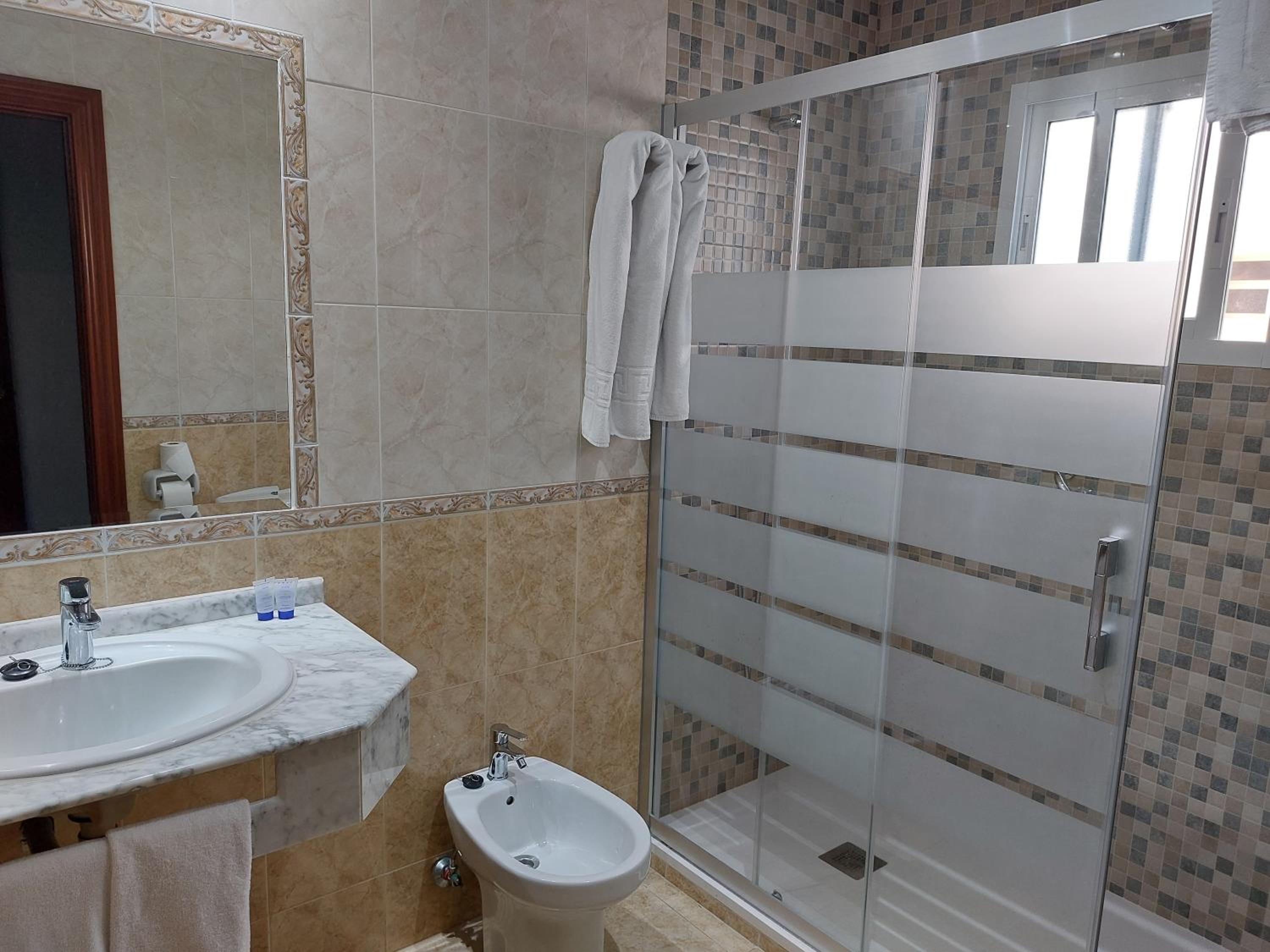 Double or Twin Room - Photo 2