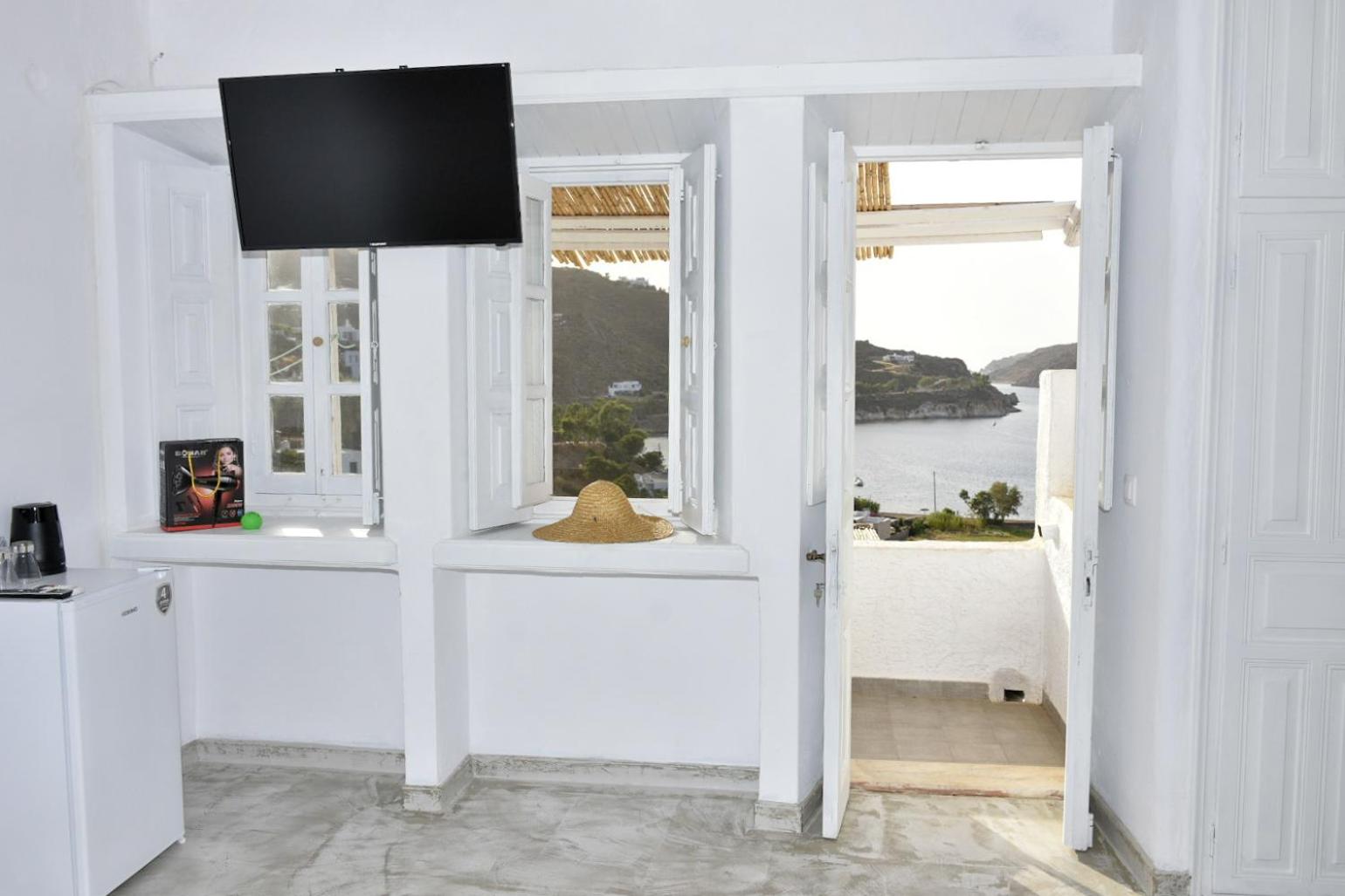 Double or Twin Room with Sea View photo 3