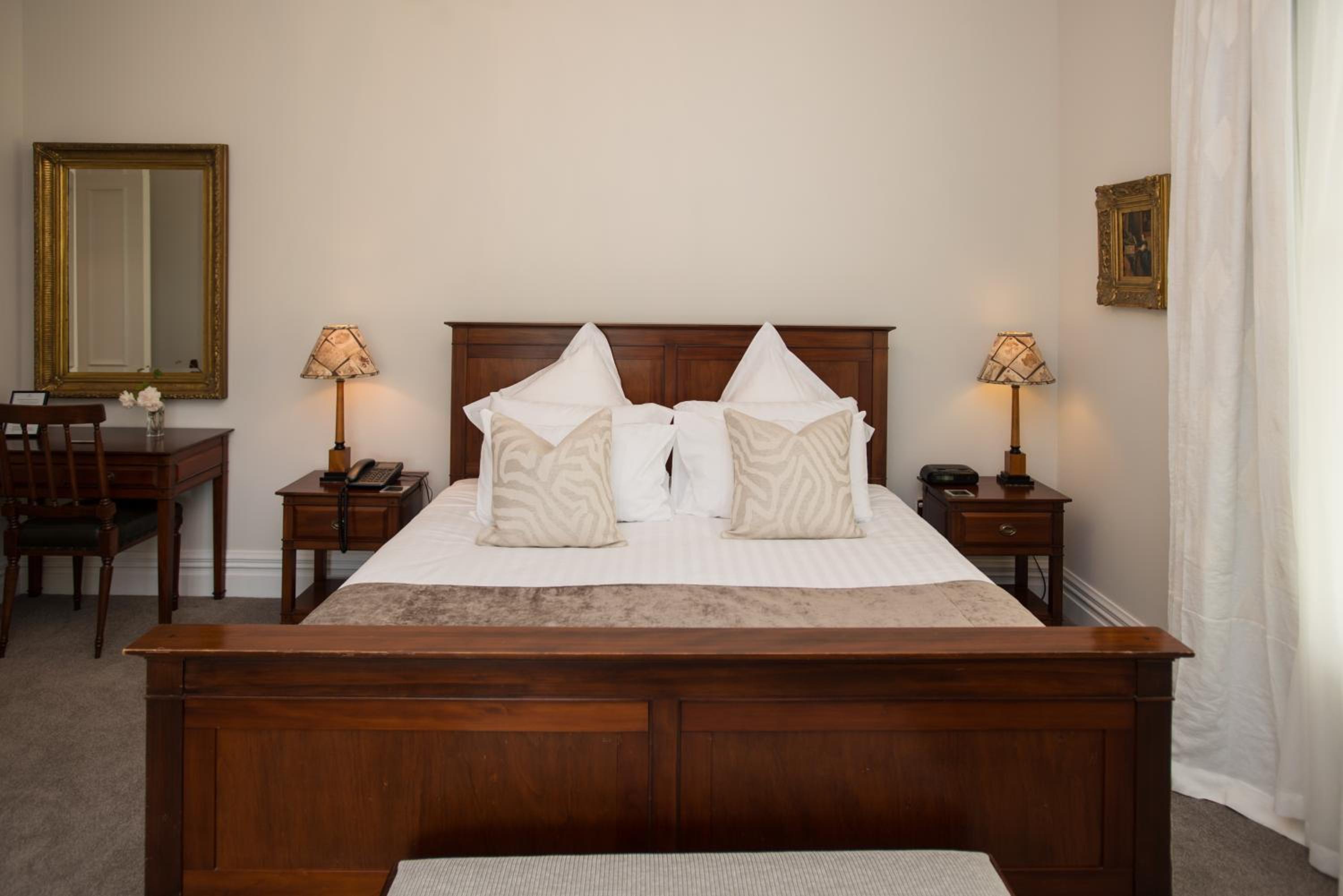Deluxe King Room - Photo 1
