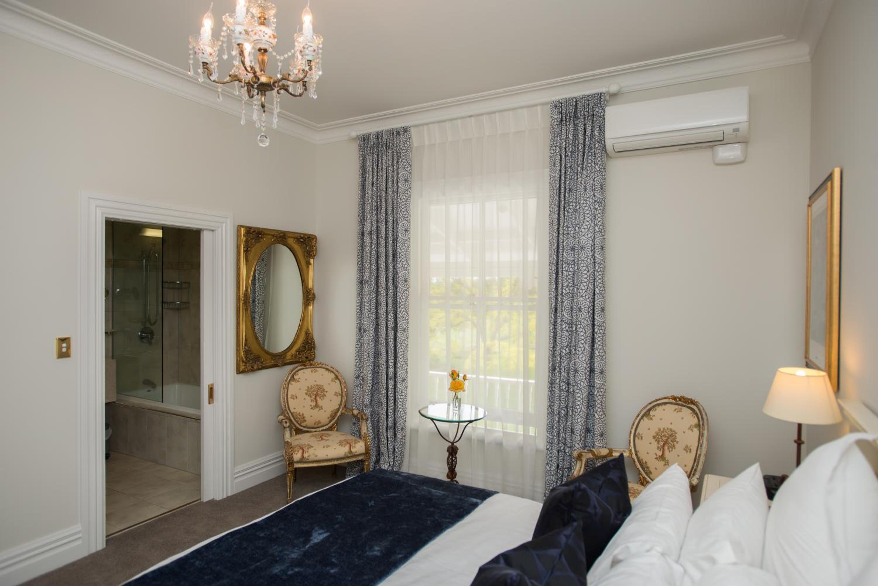 Deluxe King Room - Photo 4