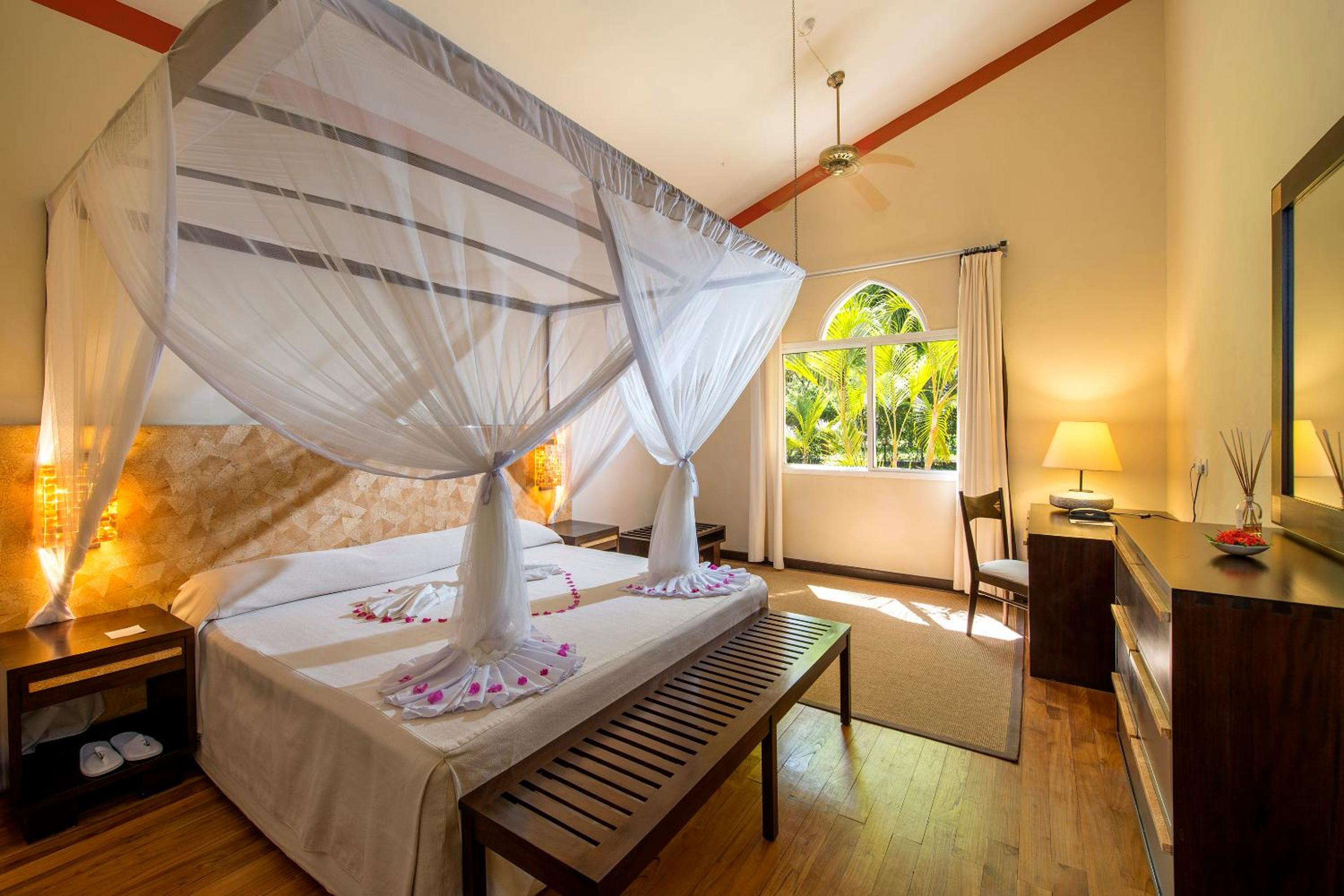 Deluxe Suite with Private Pool photo 3