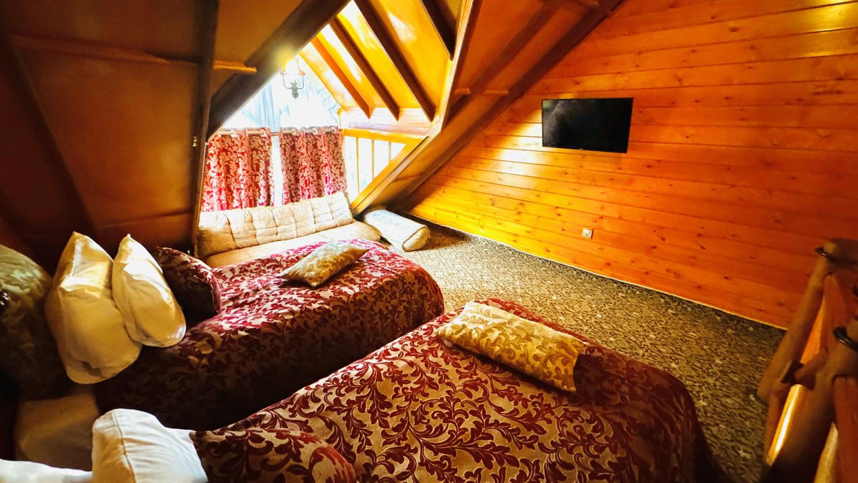 Deluxe Family Attic With Balcony photo 3