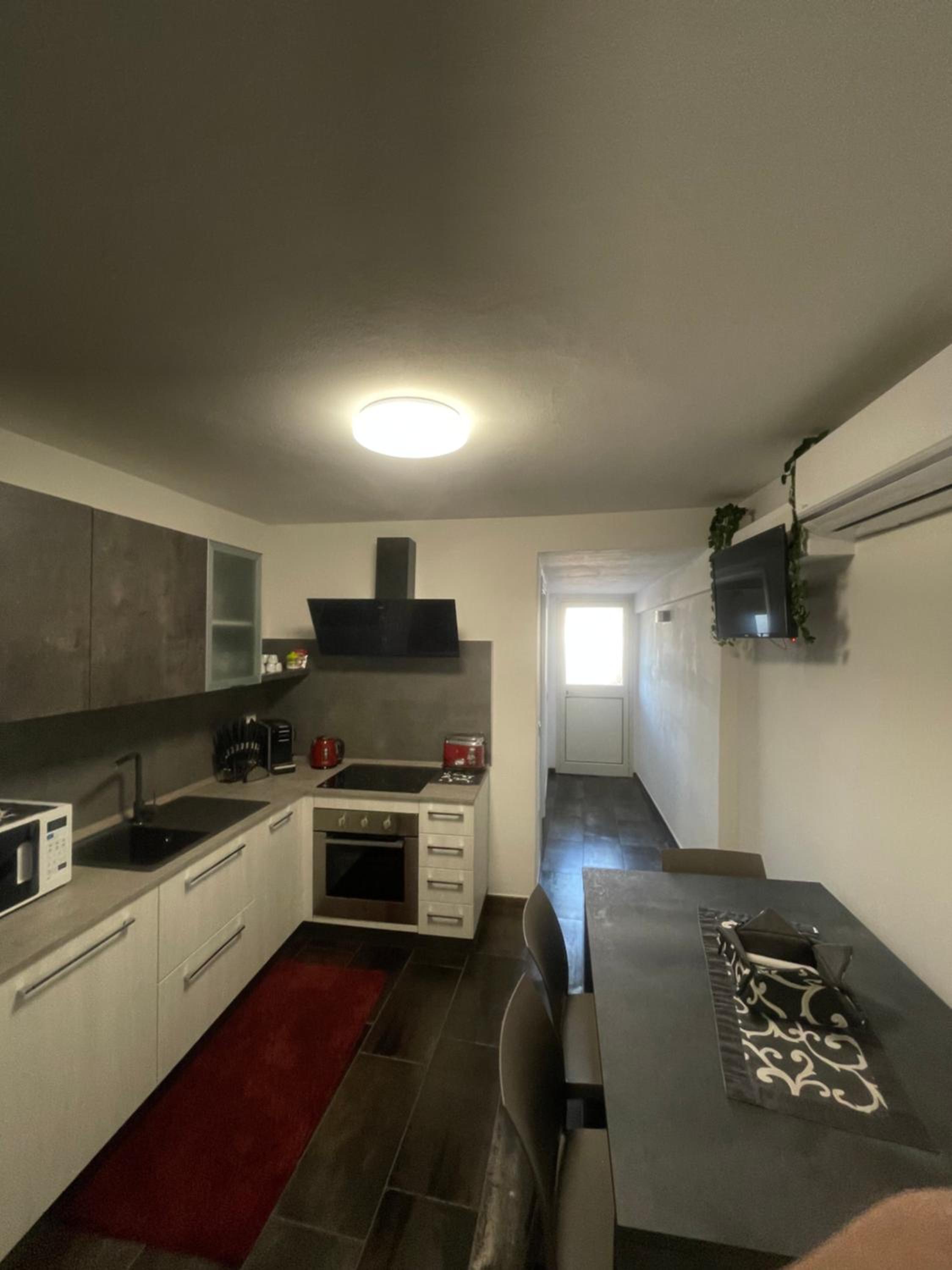 Apartment photo 2