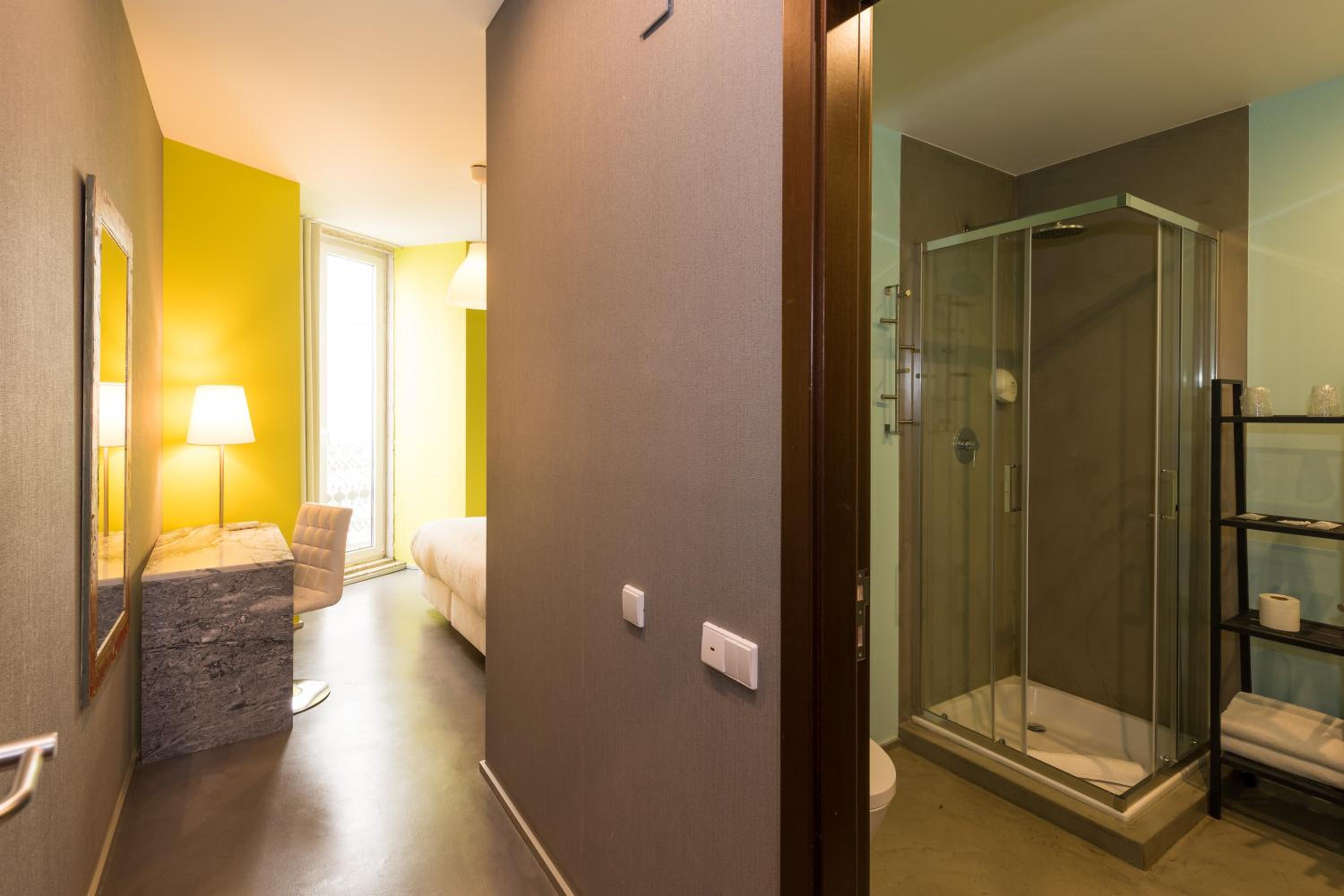 Standard Double or Twin Room - Photo 12