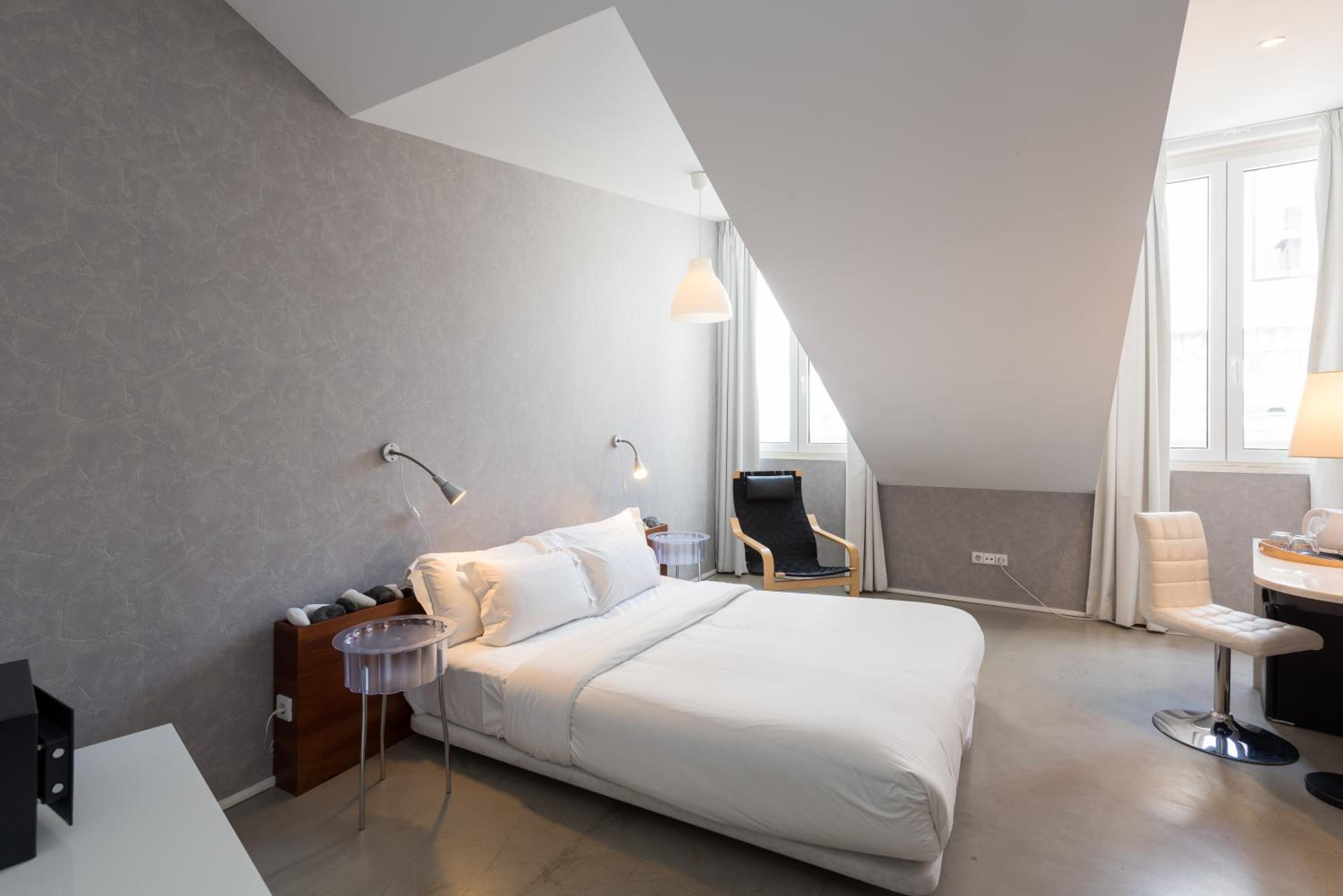 Standard Double or Twin Room - Photo 15