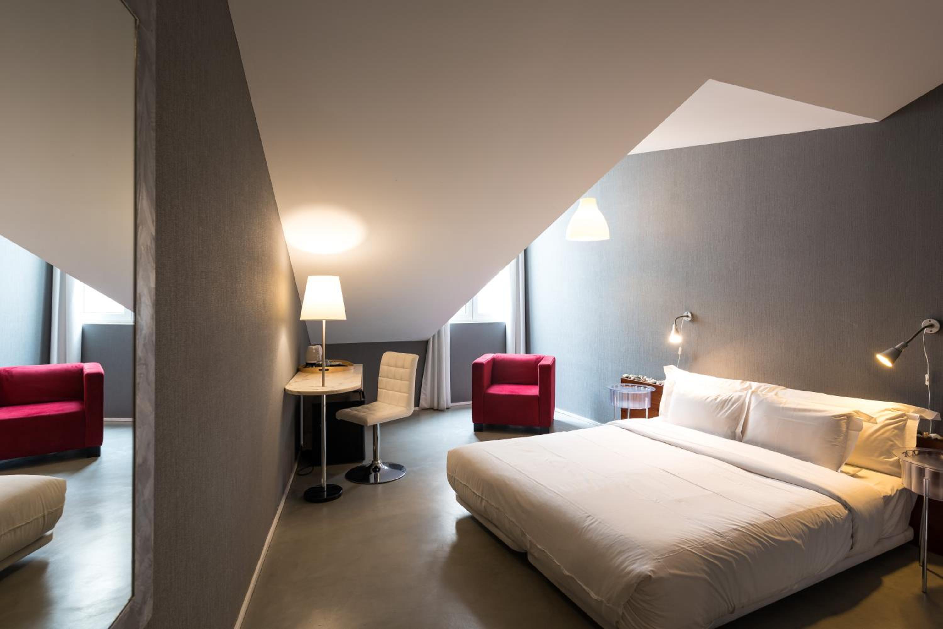 Standard Double or Twin Room - Photo 16