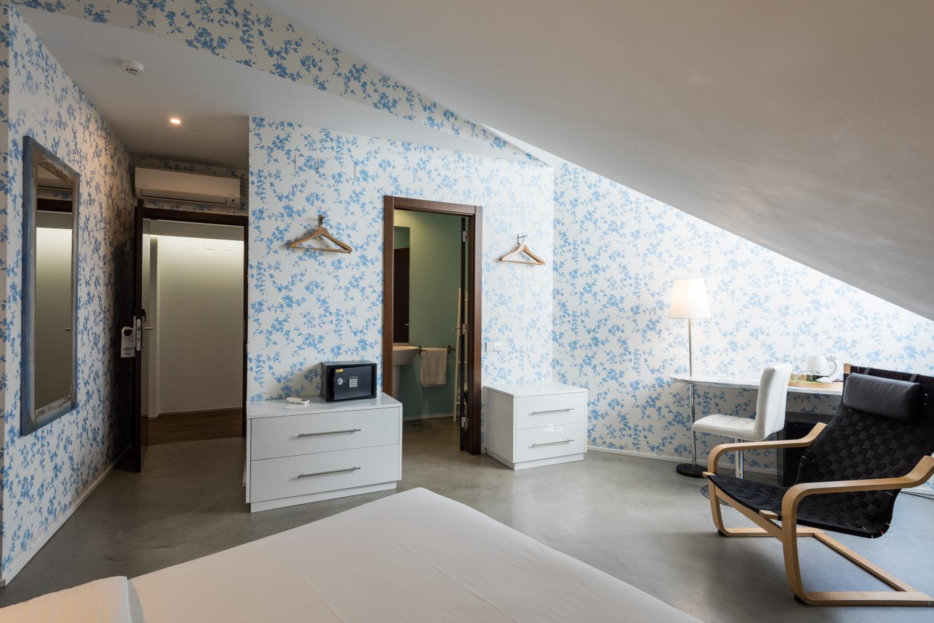 Standard Double or Twin Room - Photo 19