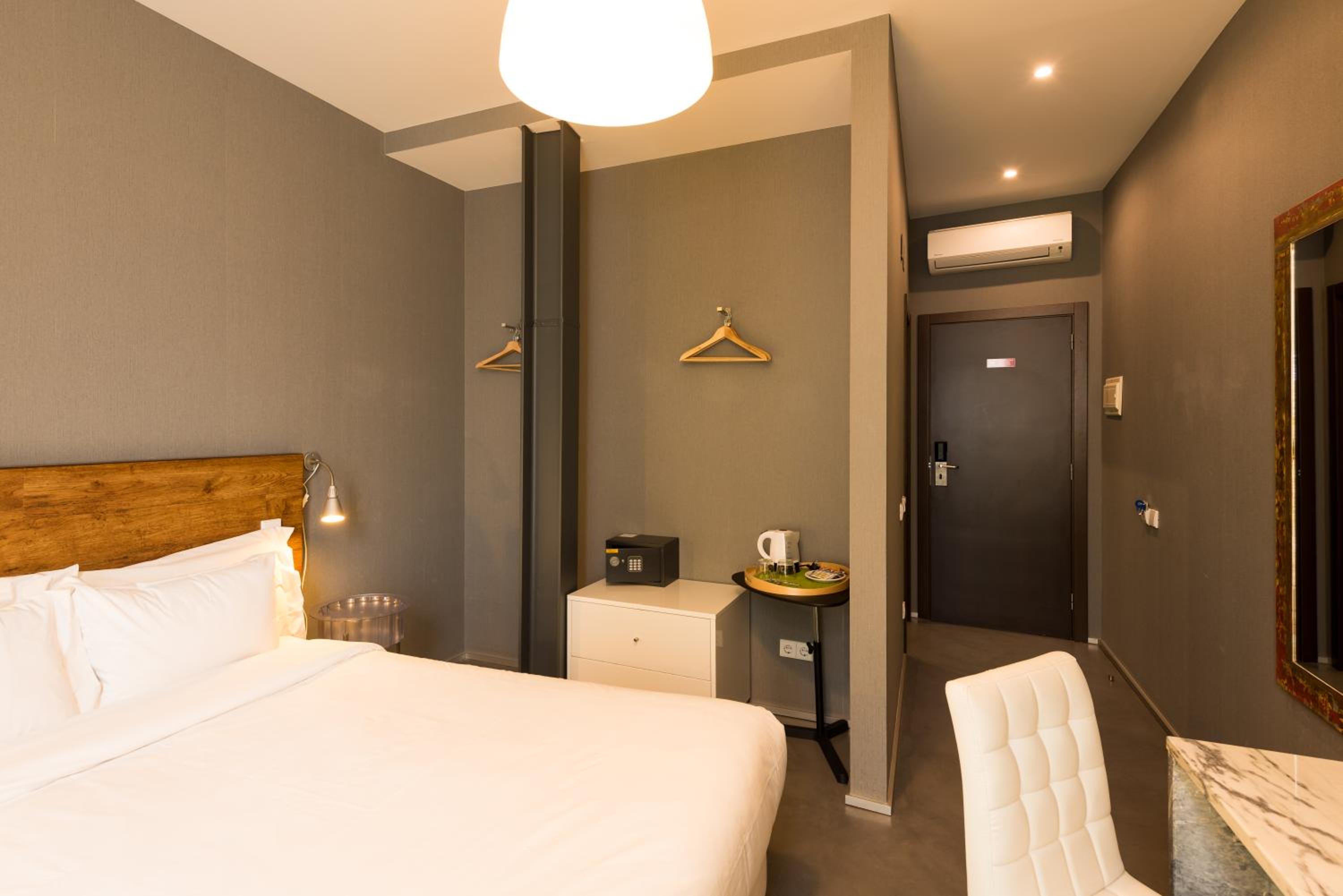 Standard Double or Twin Room - Photo 21