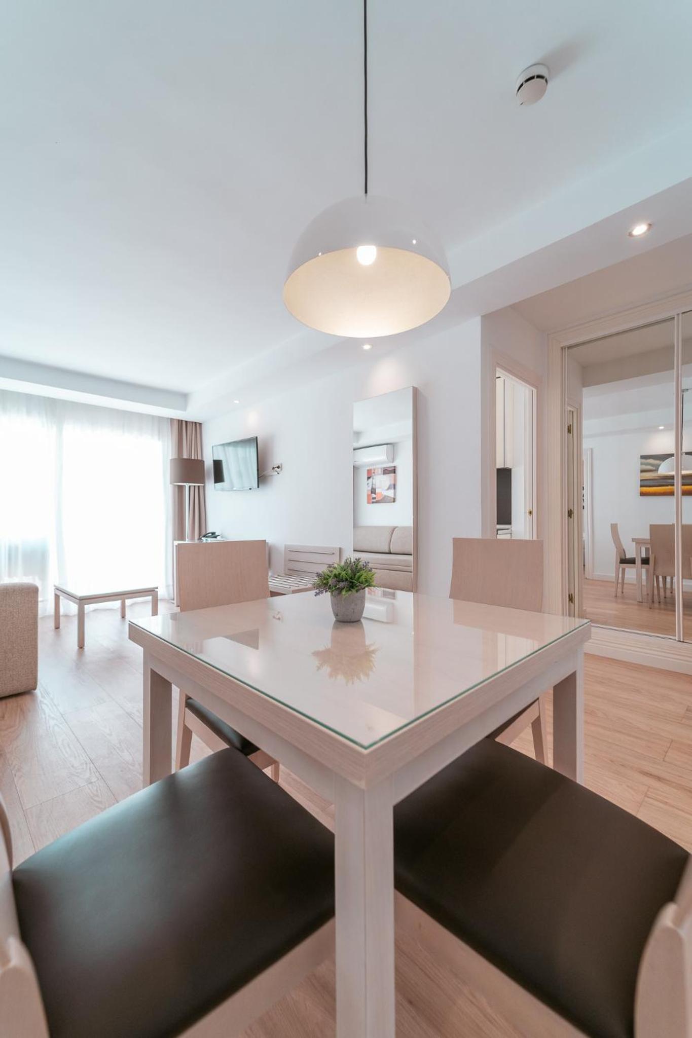 One-Bedroom Apartment with Side Sea View - Photo 6