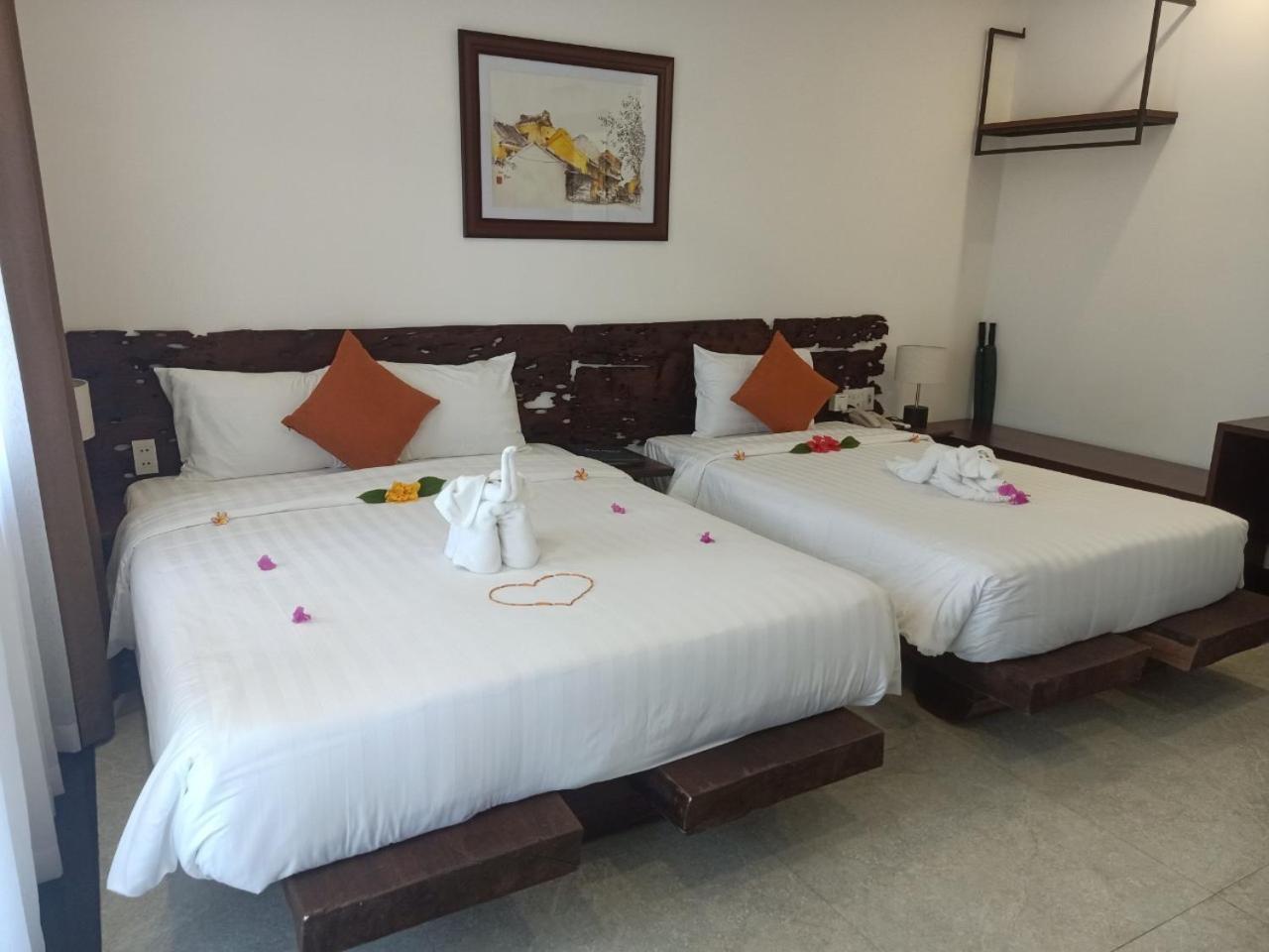 Deluxe Triple Room with Palm View
