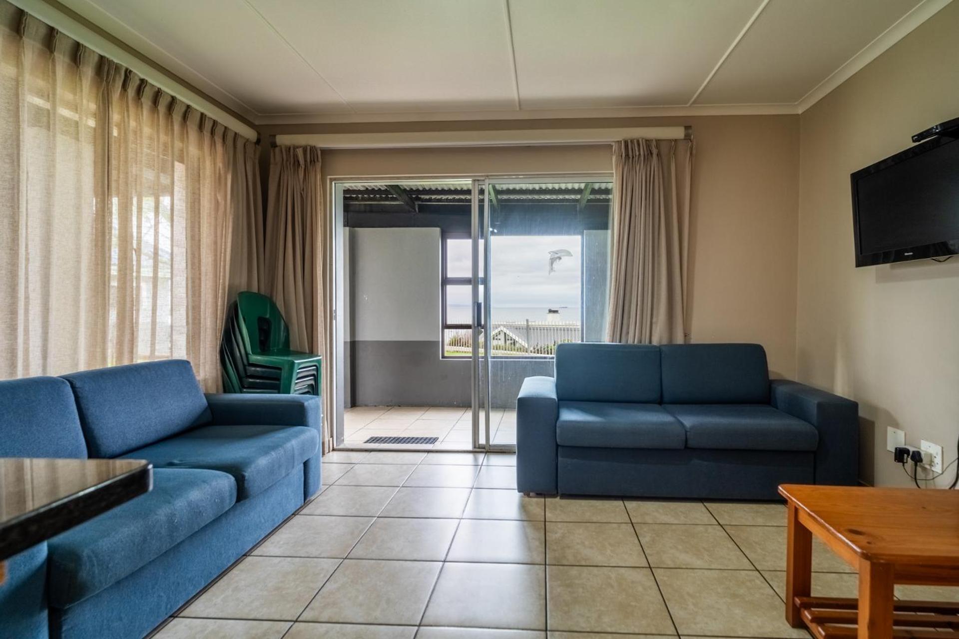 6 Sleeper Beach House (2 Bedrooms - Double & bunk bed)