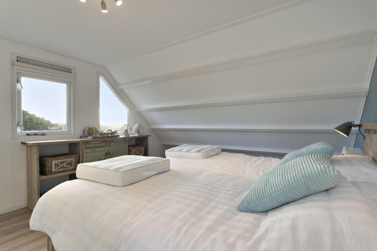 Three-Bedroom House photo 3