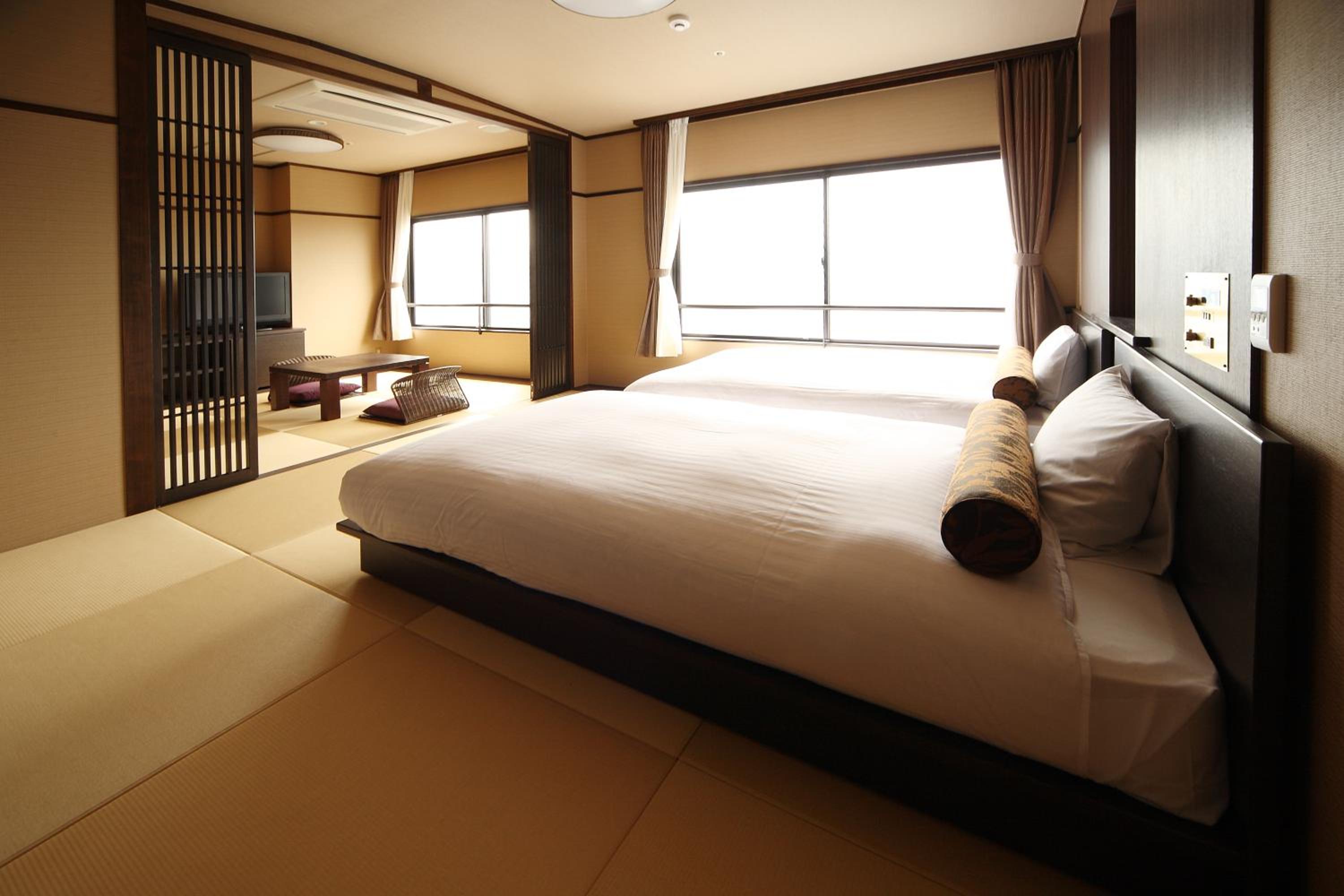 Room with Tatami area and Sea View - Photo 6