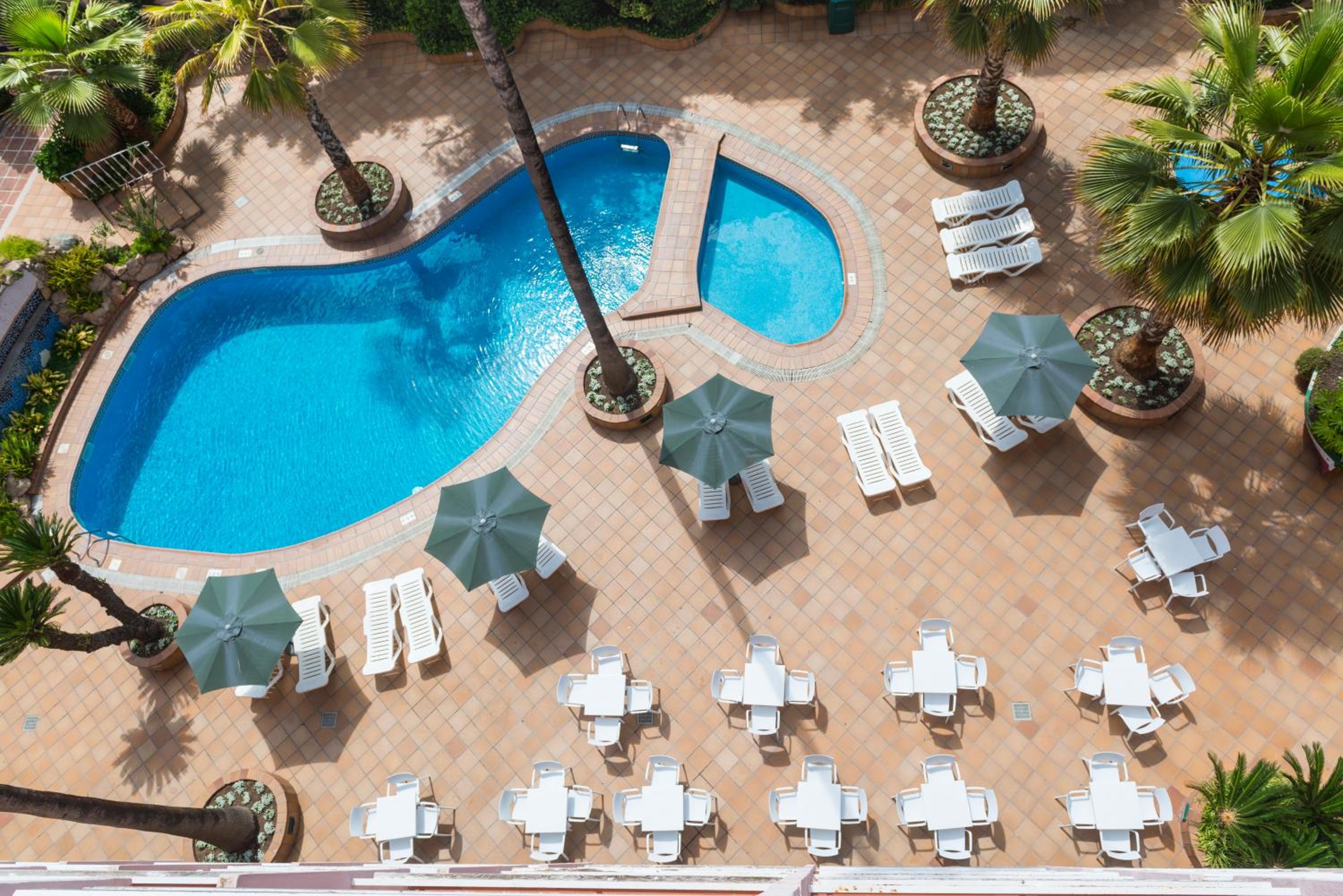 Double Room with Pool View - Photo 2