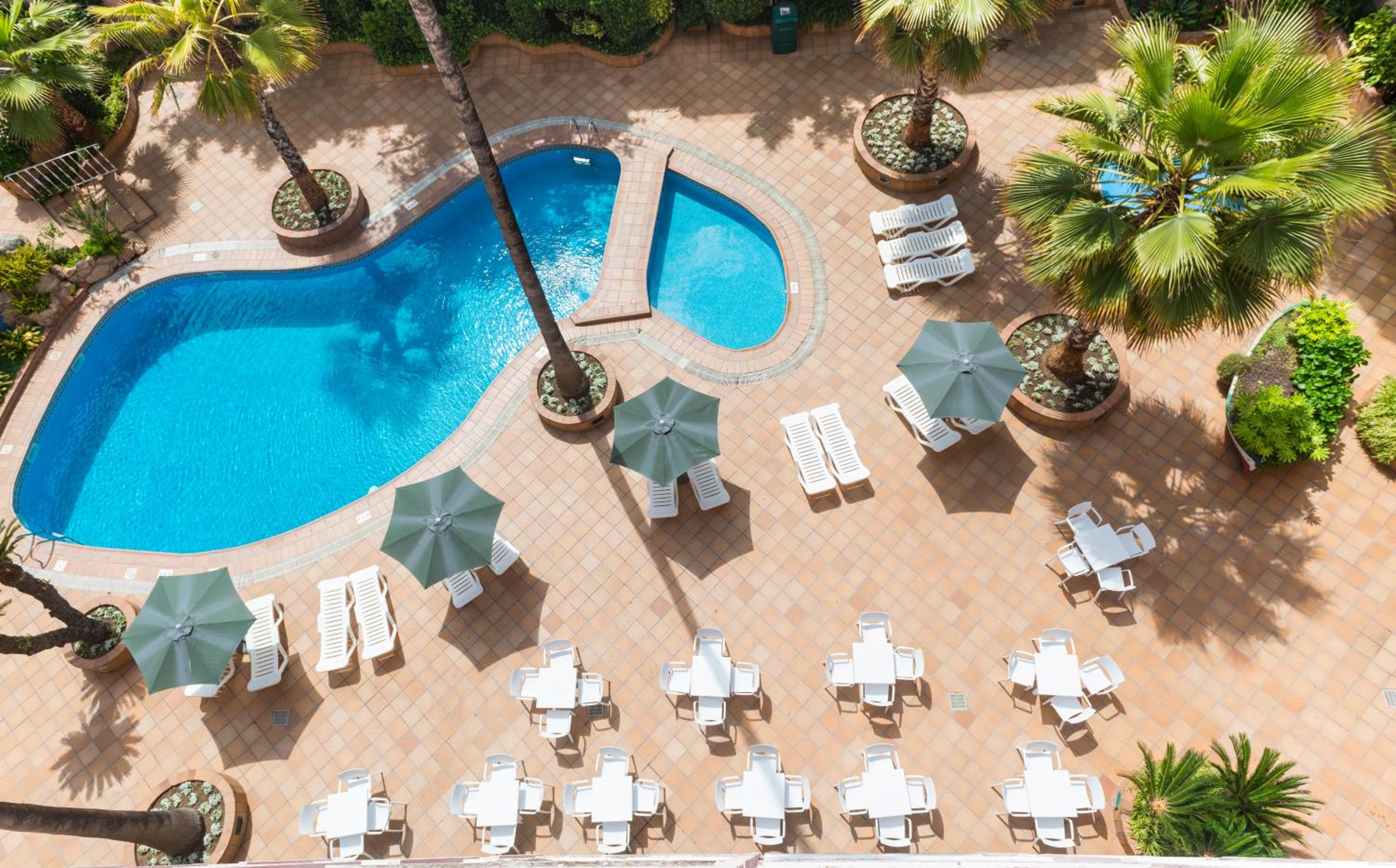 Double Room with Pool View - Photo 3