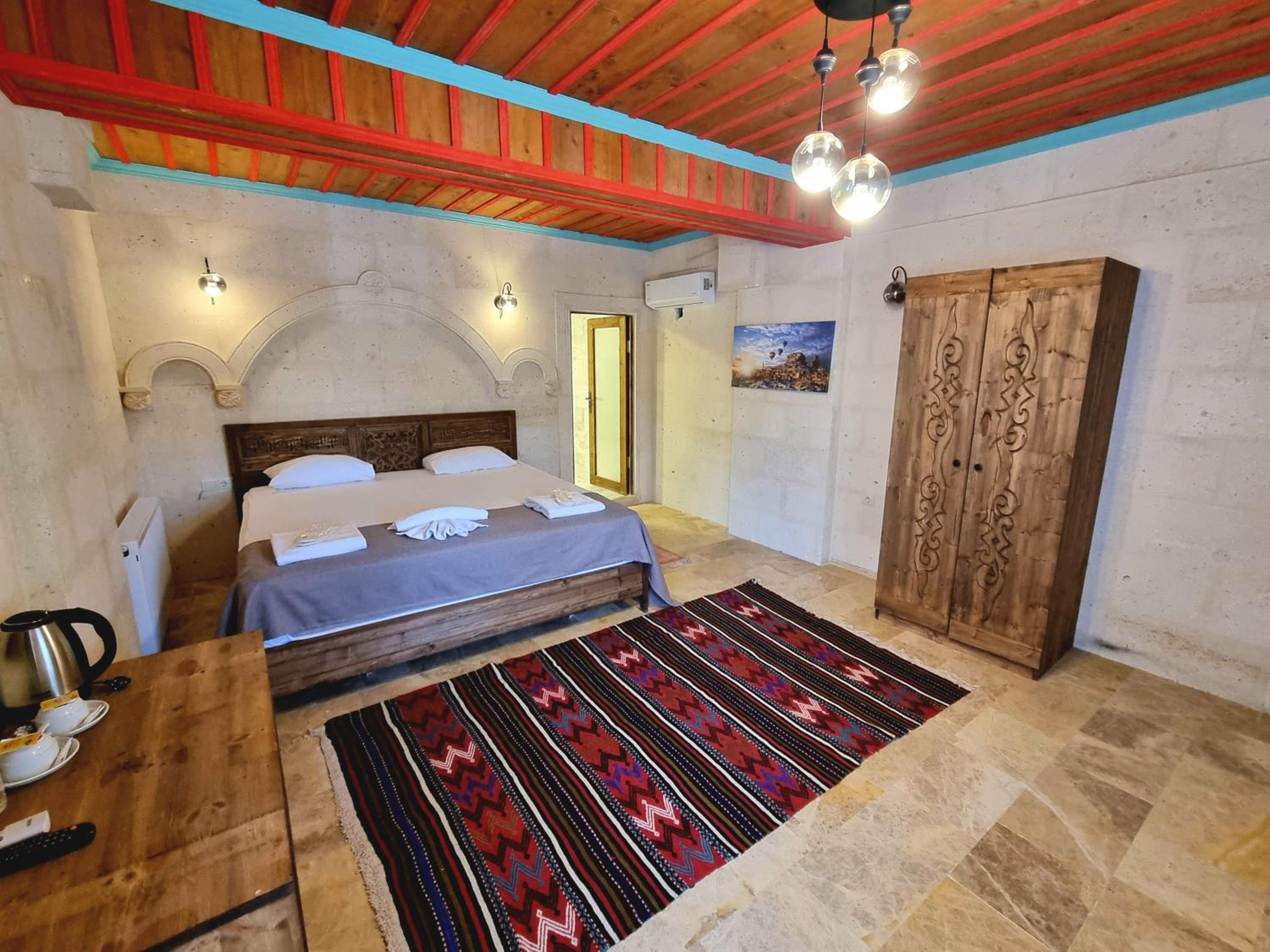 Deluxe Queen Room - Photo 5
