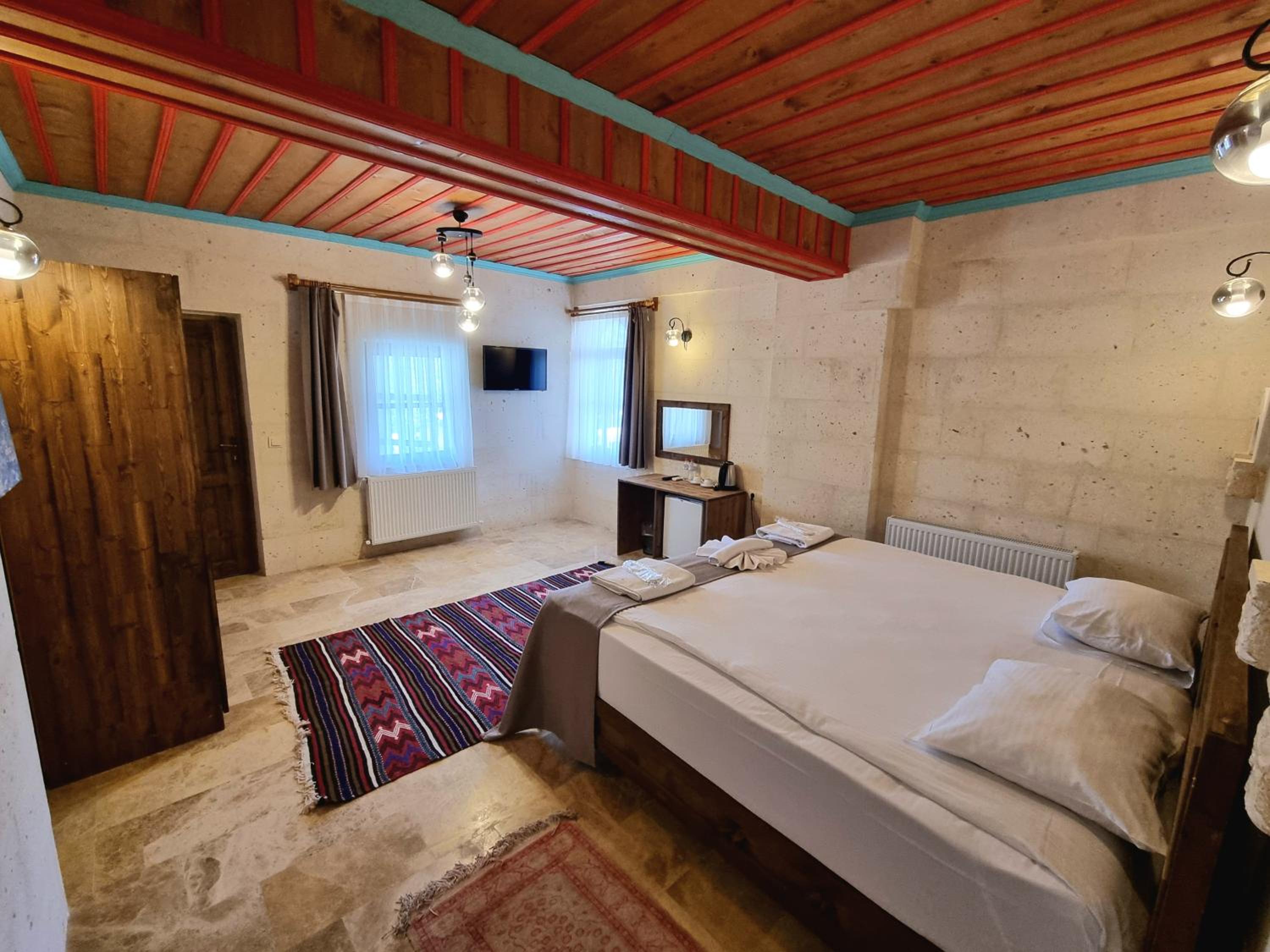 Deluxe Queen Room - Photo 6