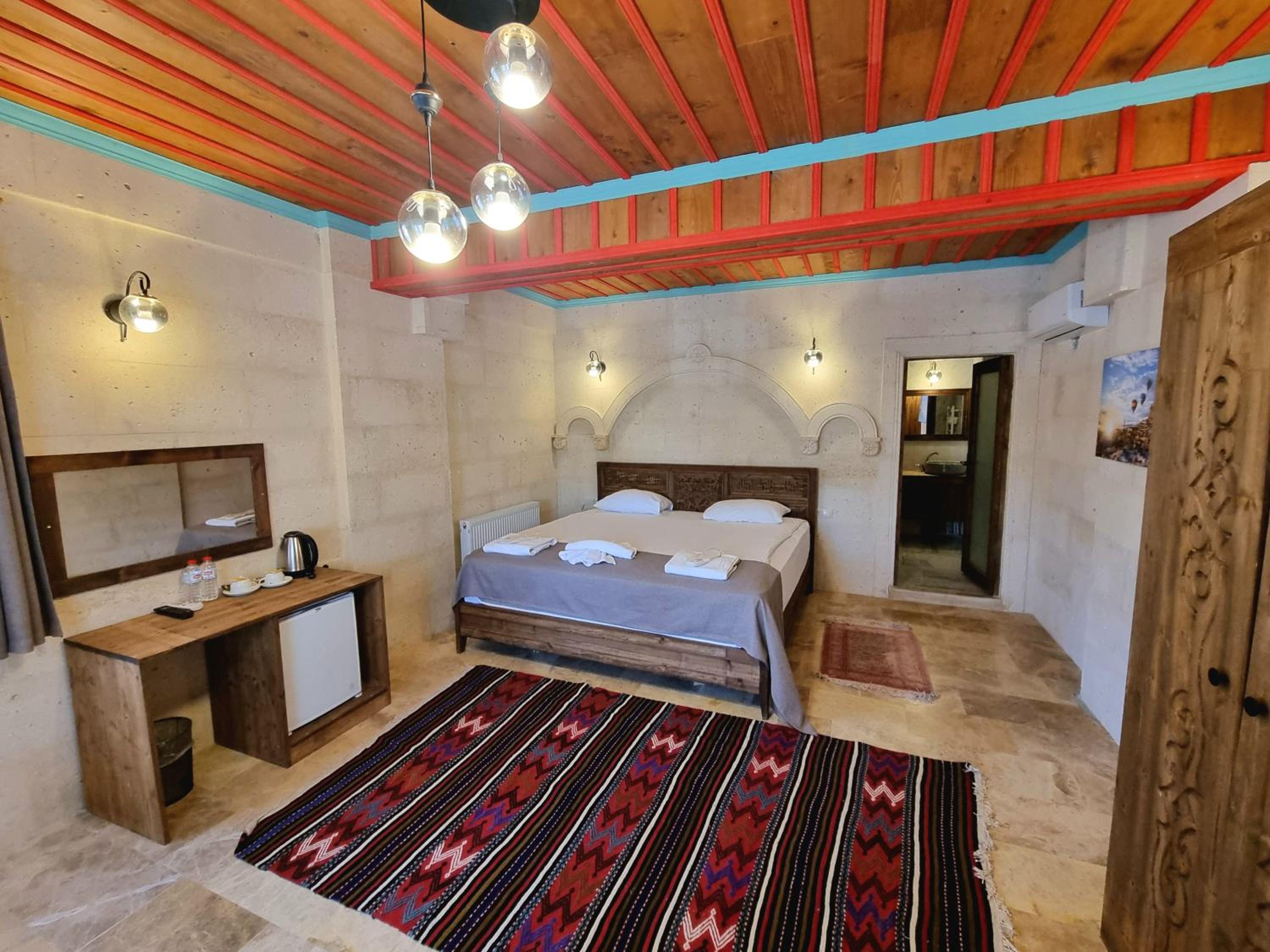 Deluxe Queen Room - Photo 2