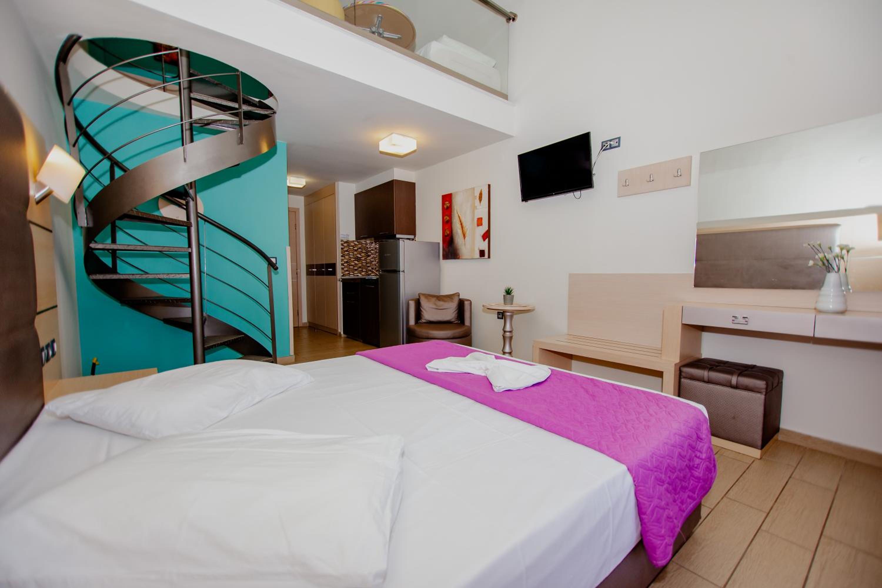 Apartment - Split Level photo 2