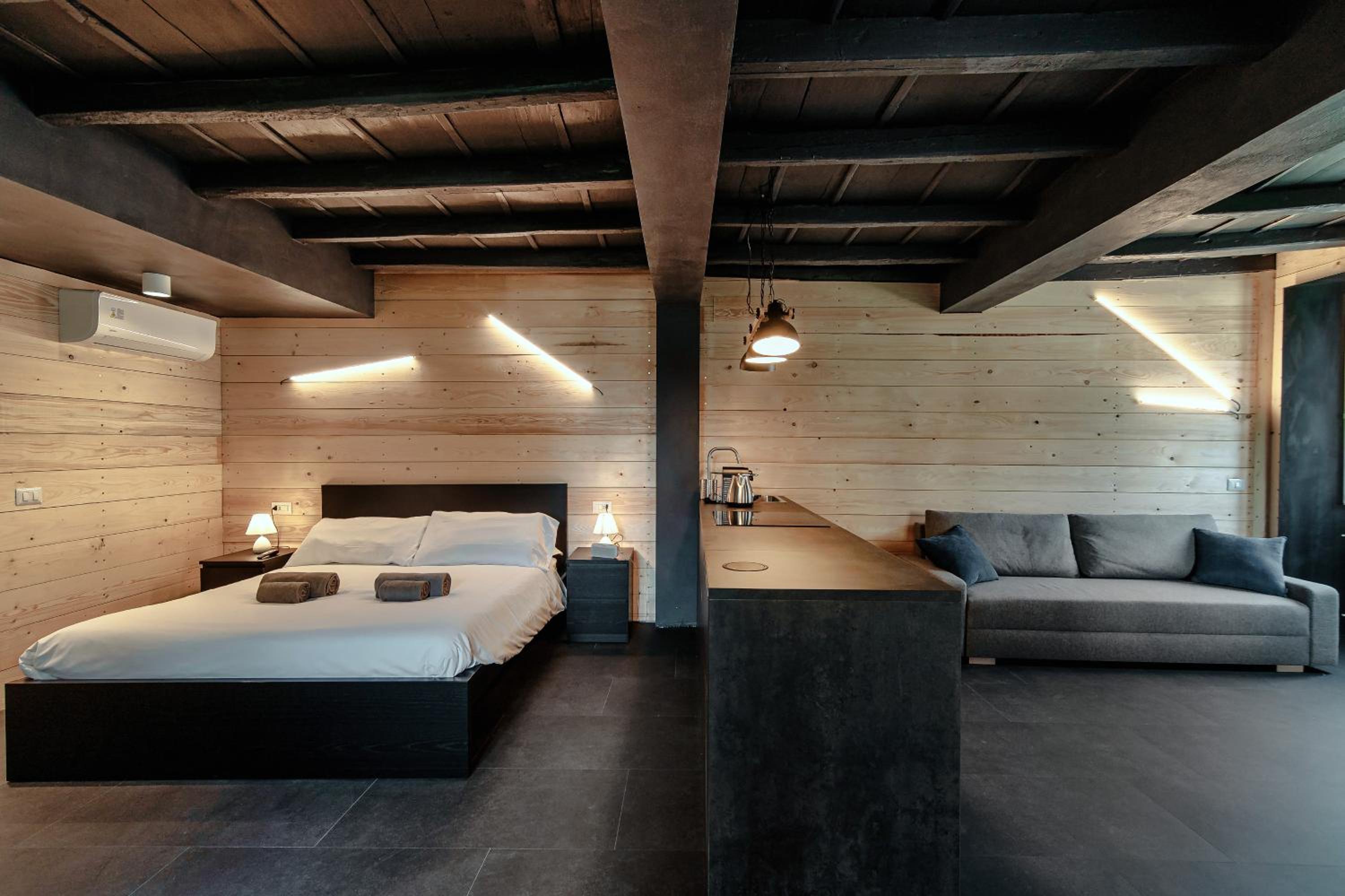 Deluxe Apartment