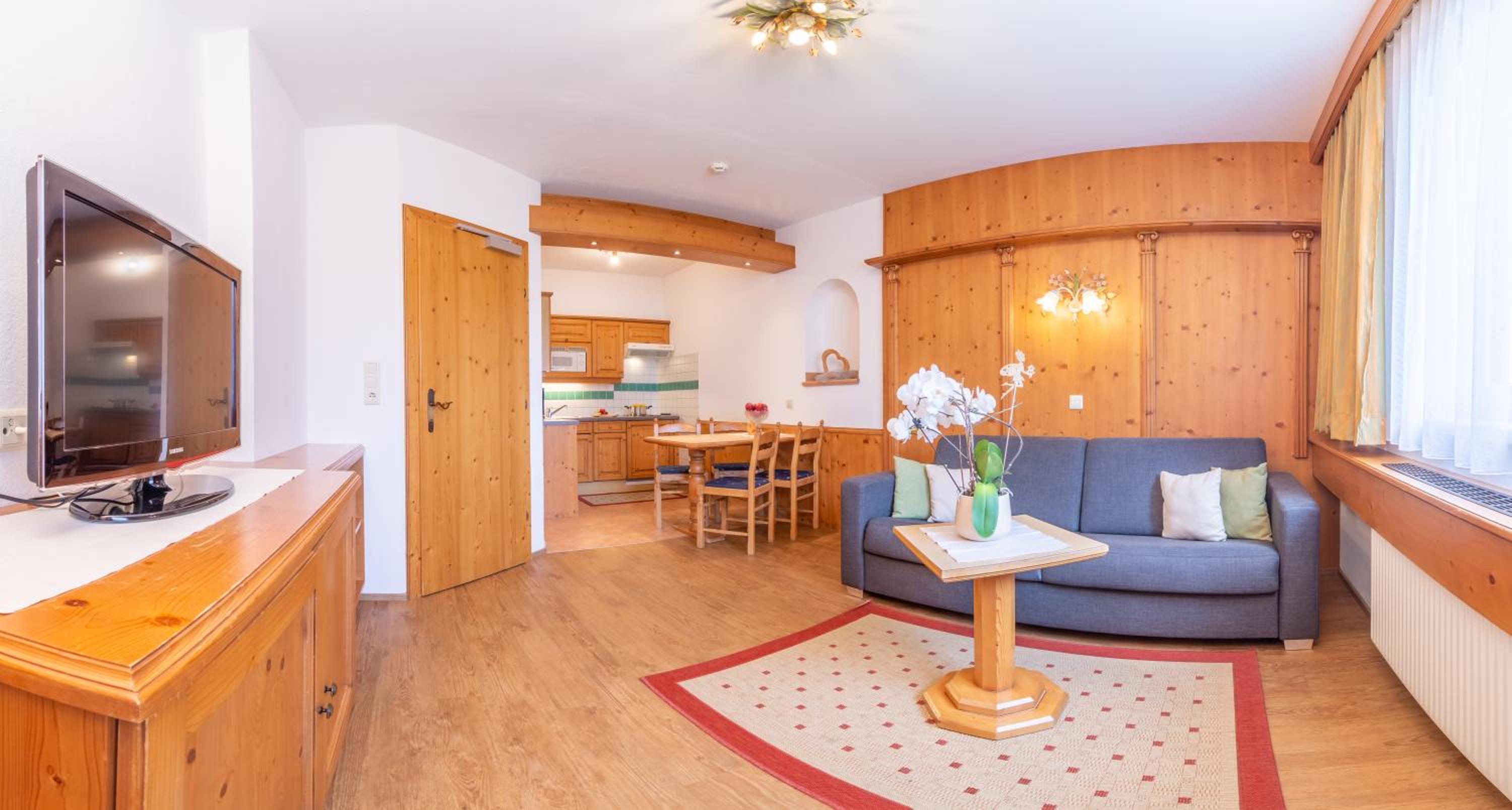 One-Bedroom Apartment with Balcony photo 1