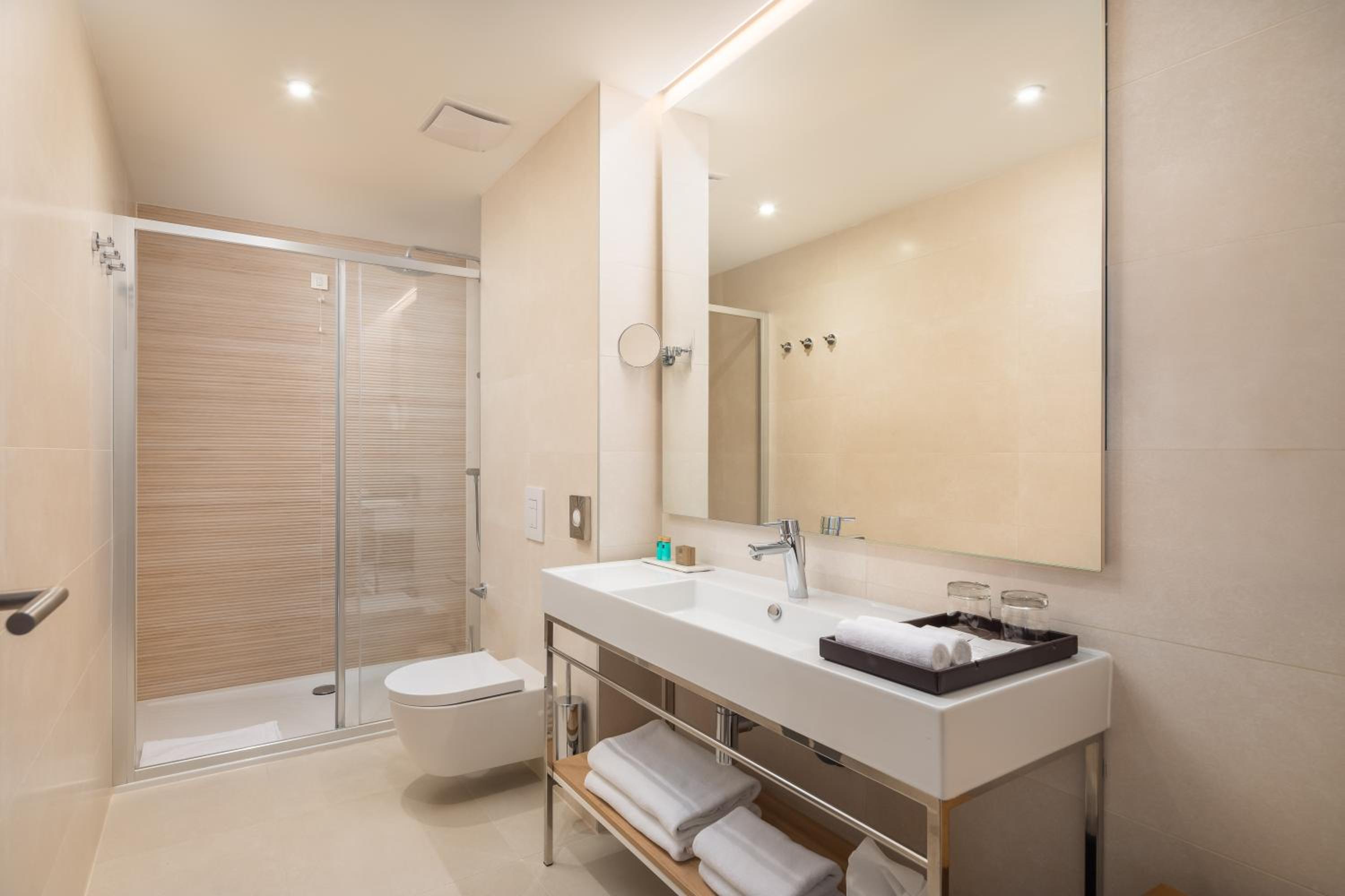  Deluxe Room with balcony and Partial Sea View - Photo 22