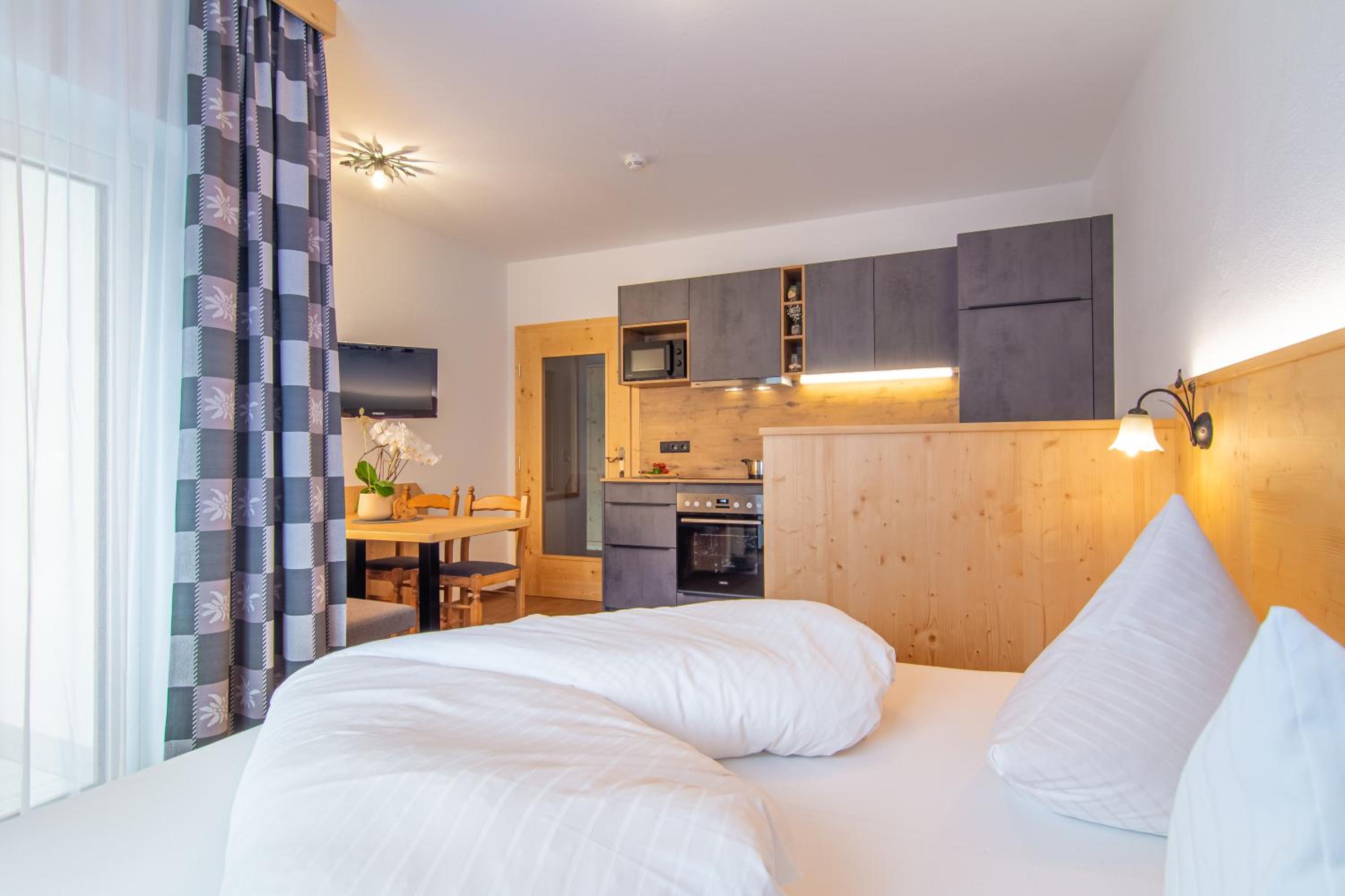 Two-Bedroom Apartment with Balcony photo 1