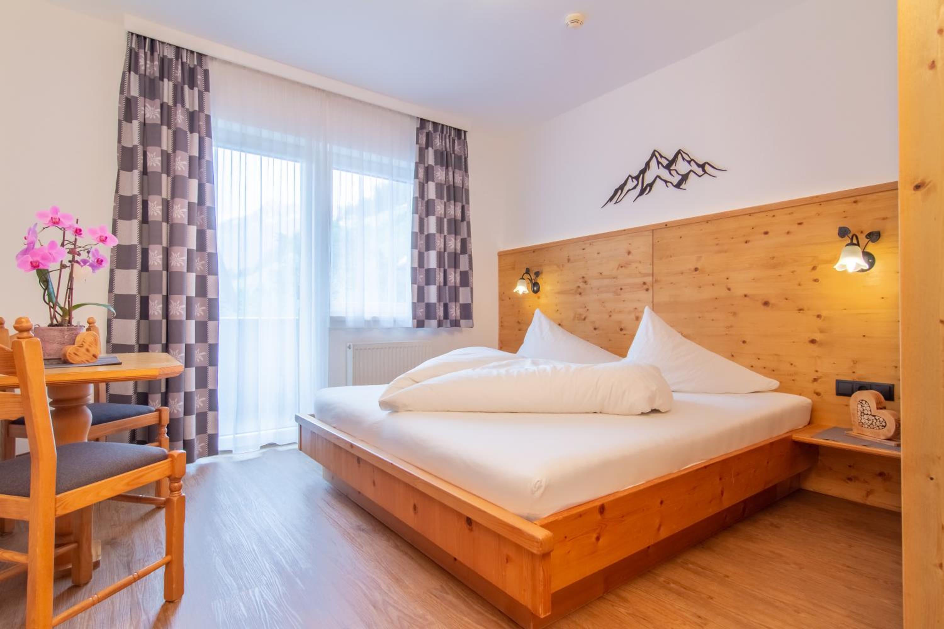 Two-Bedroom Apartment with Balcony photo 3