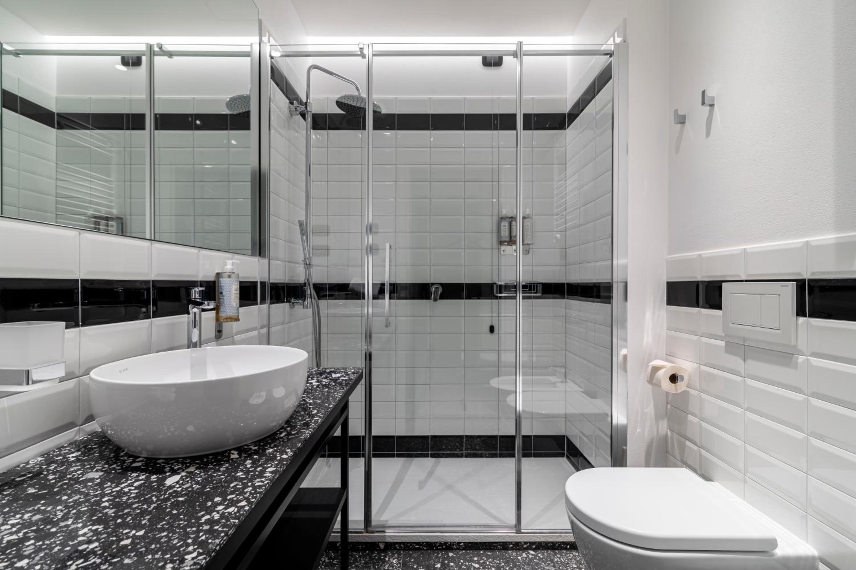 Deluxe Double or Twin Room - Photo 2