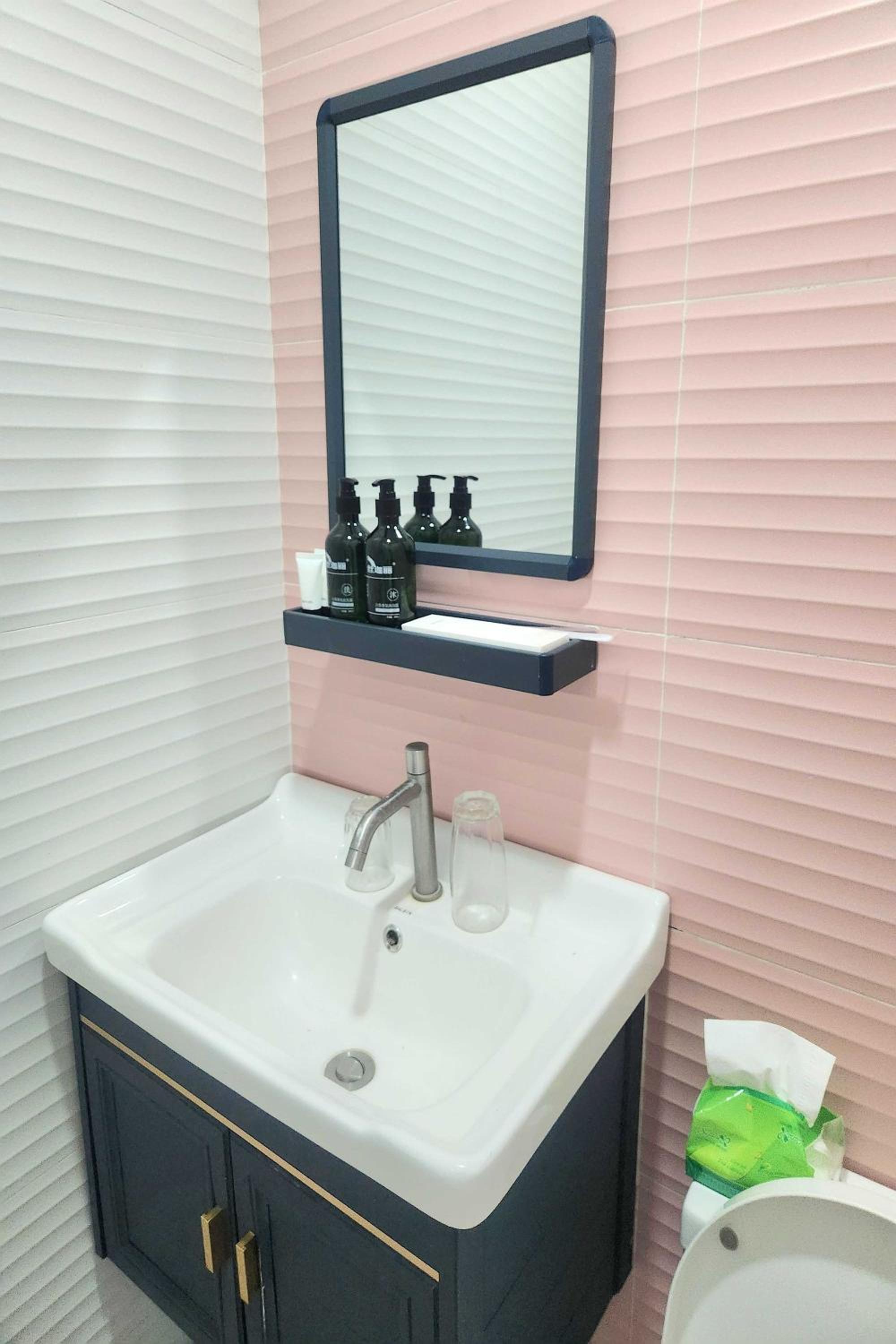 Standard Double Room - Photo 8