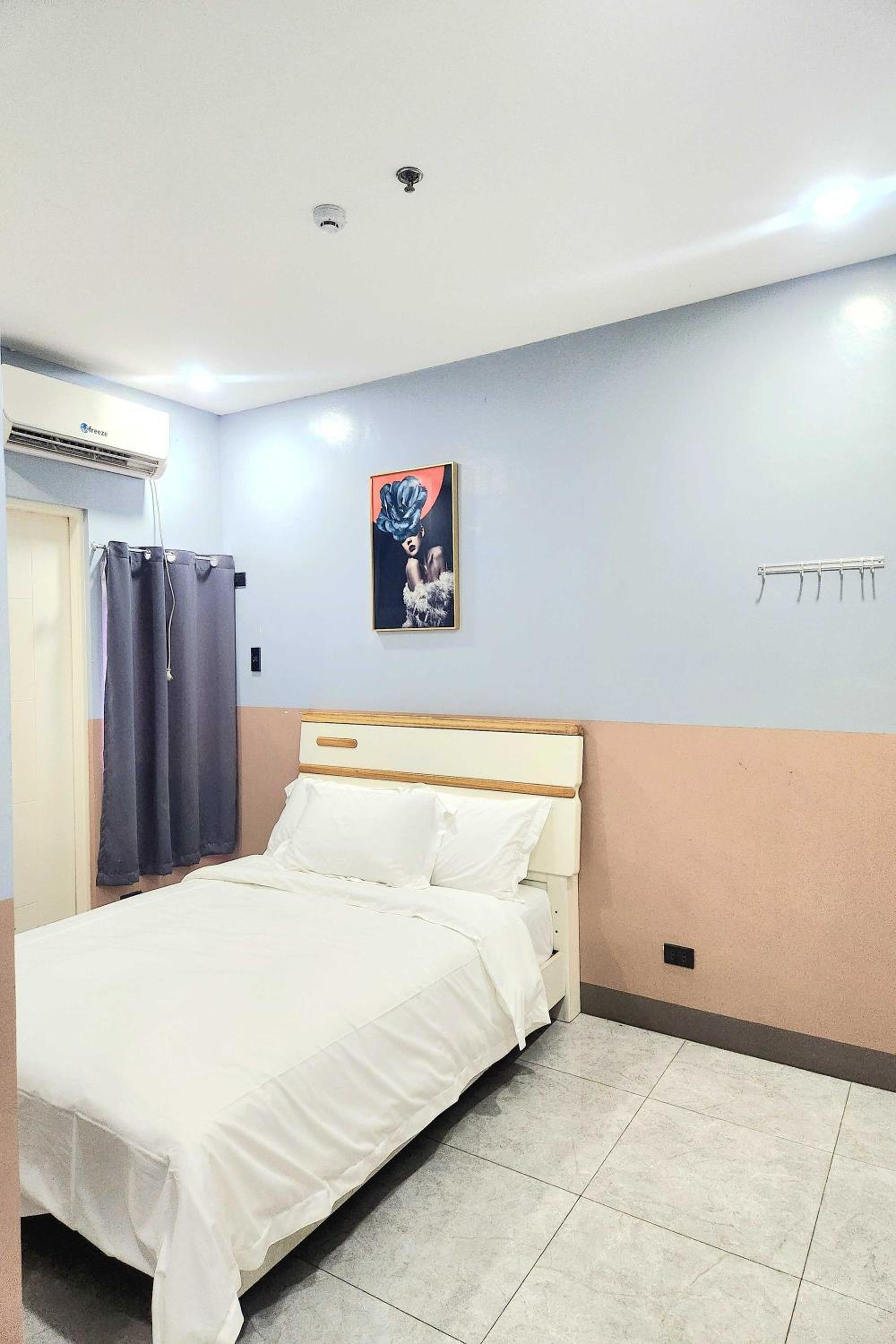 Standard Double Room - Photo 9