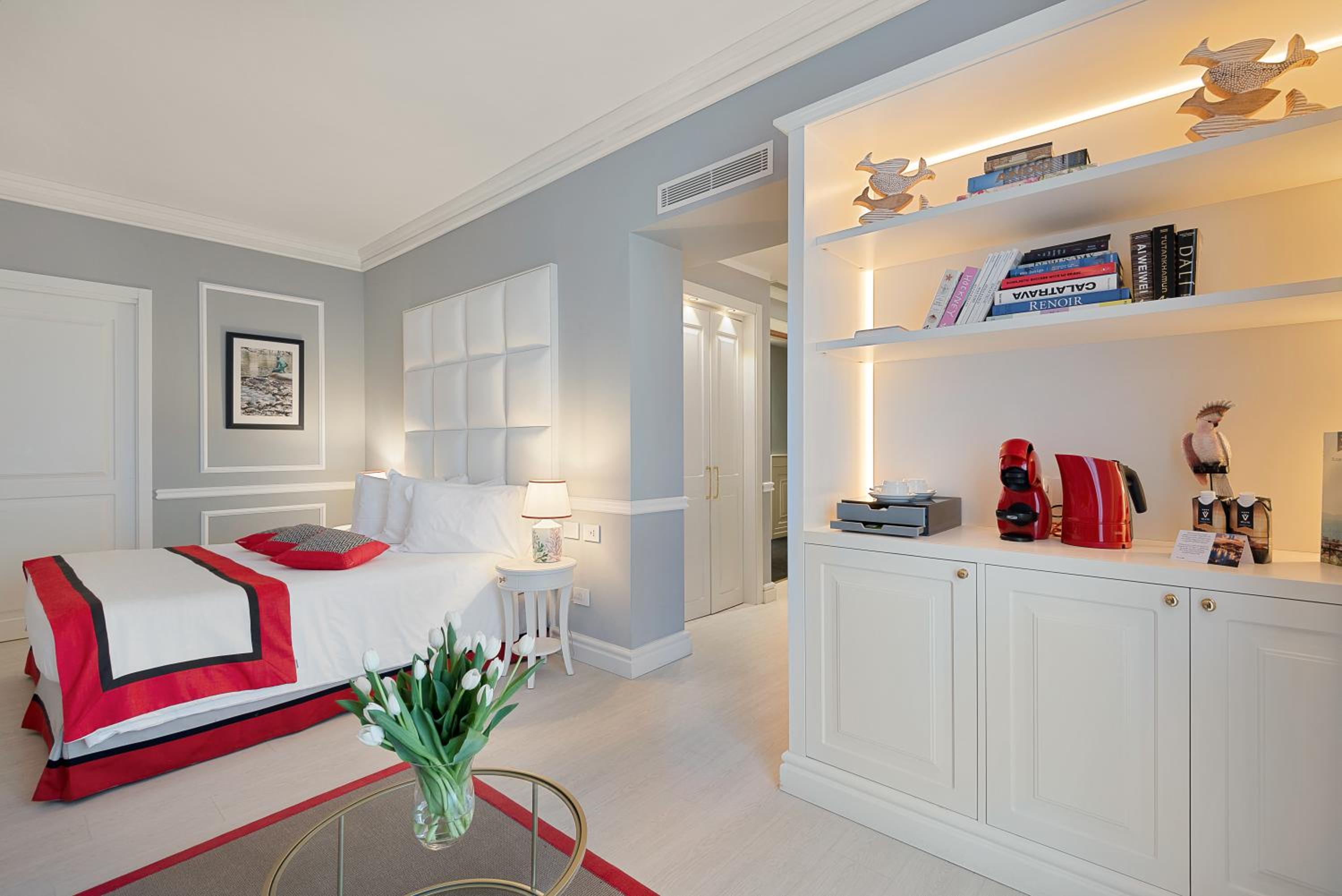 Junior Suite Deluxe with Private Garden - Photo 1
