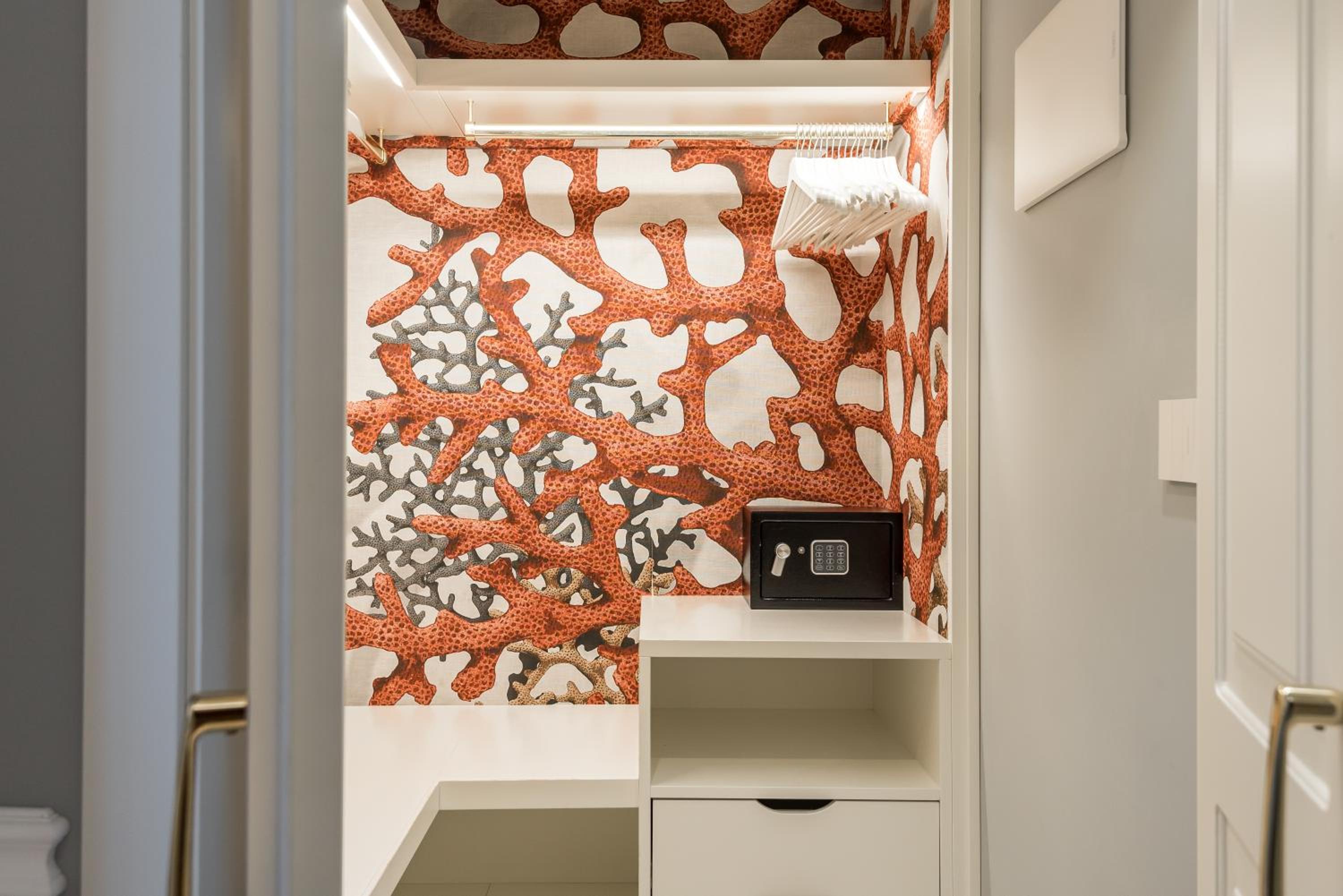 Junior Suite Deluxe with Private Garden - Photo 15