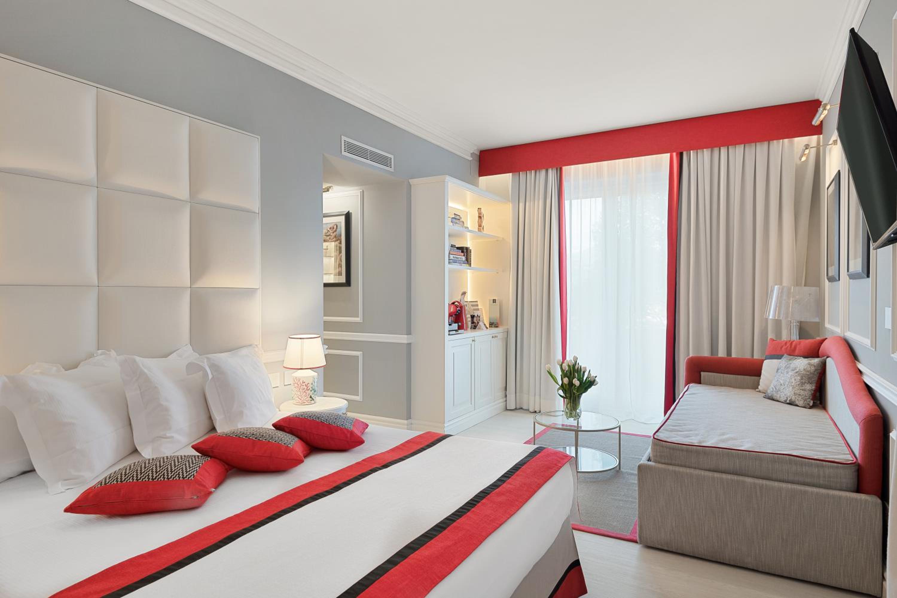 Junior Suite Deluxe with Private Garden - Photo 2