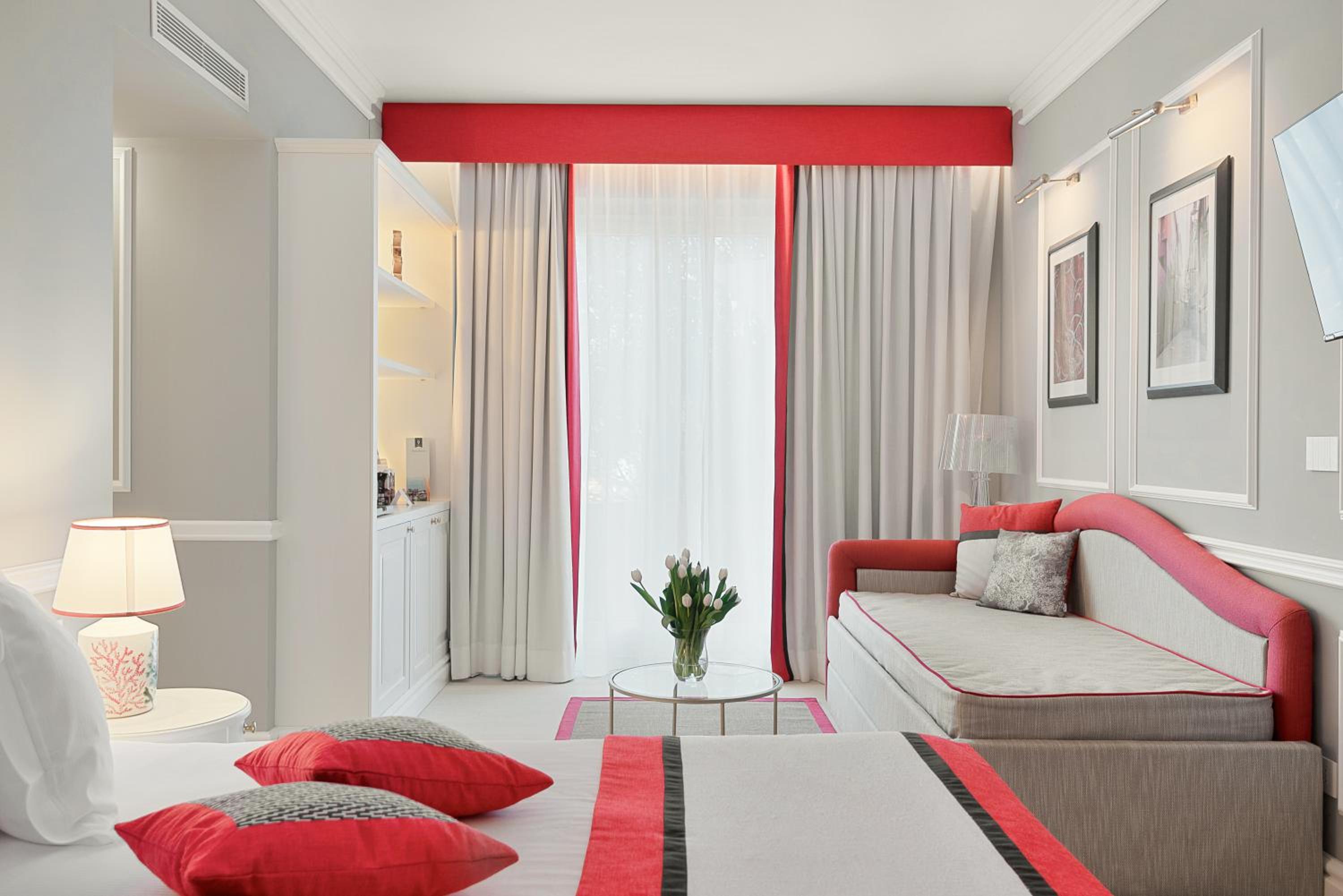 Junior Suite Deluxe with Private Garden - Photo 6