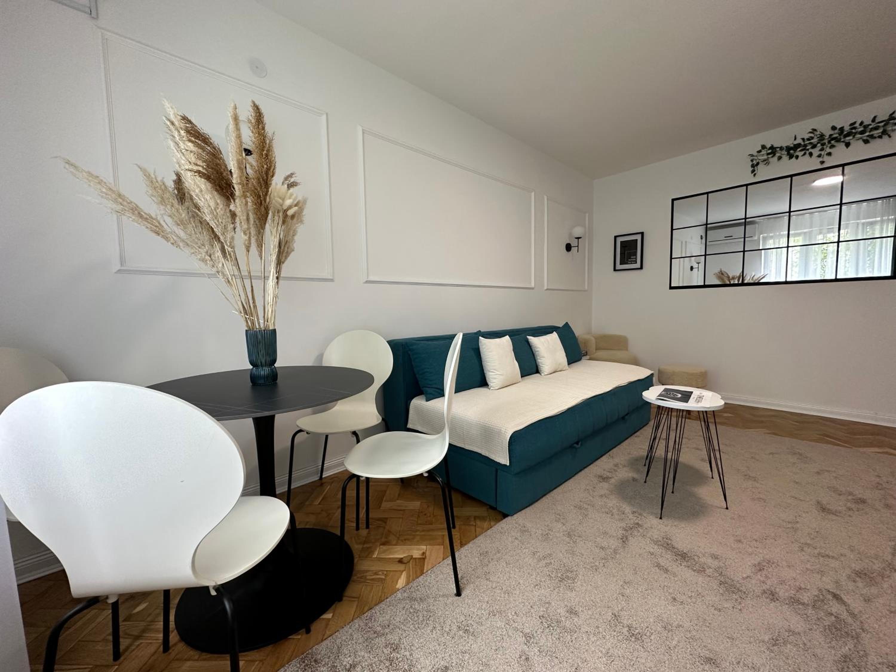One-Bedroom Apartment photo 2