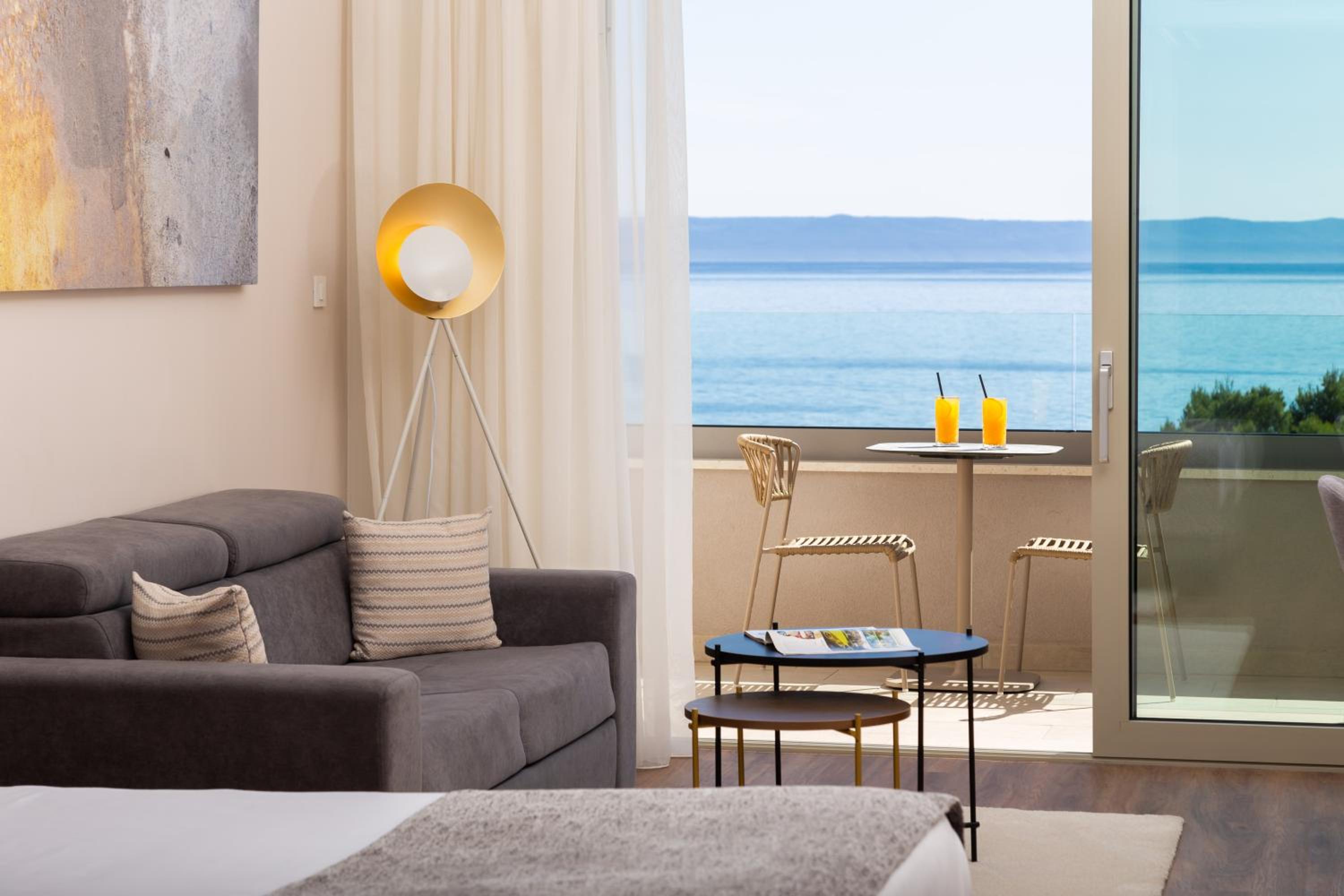 Luxury Room with Sea View and Balcony - Photo 2