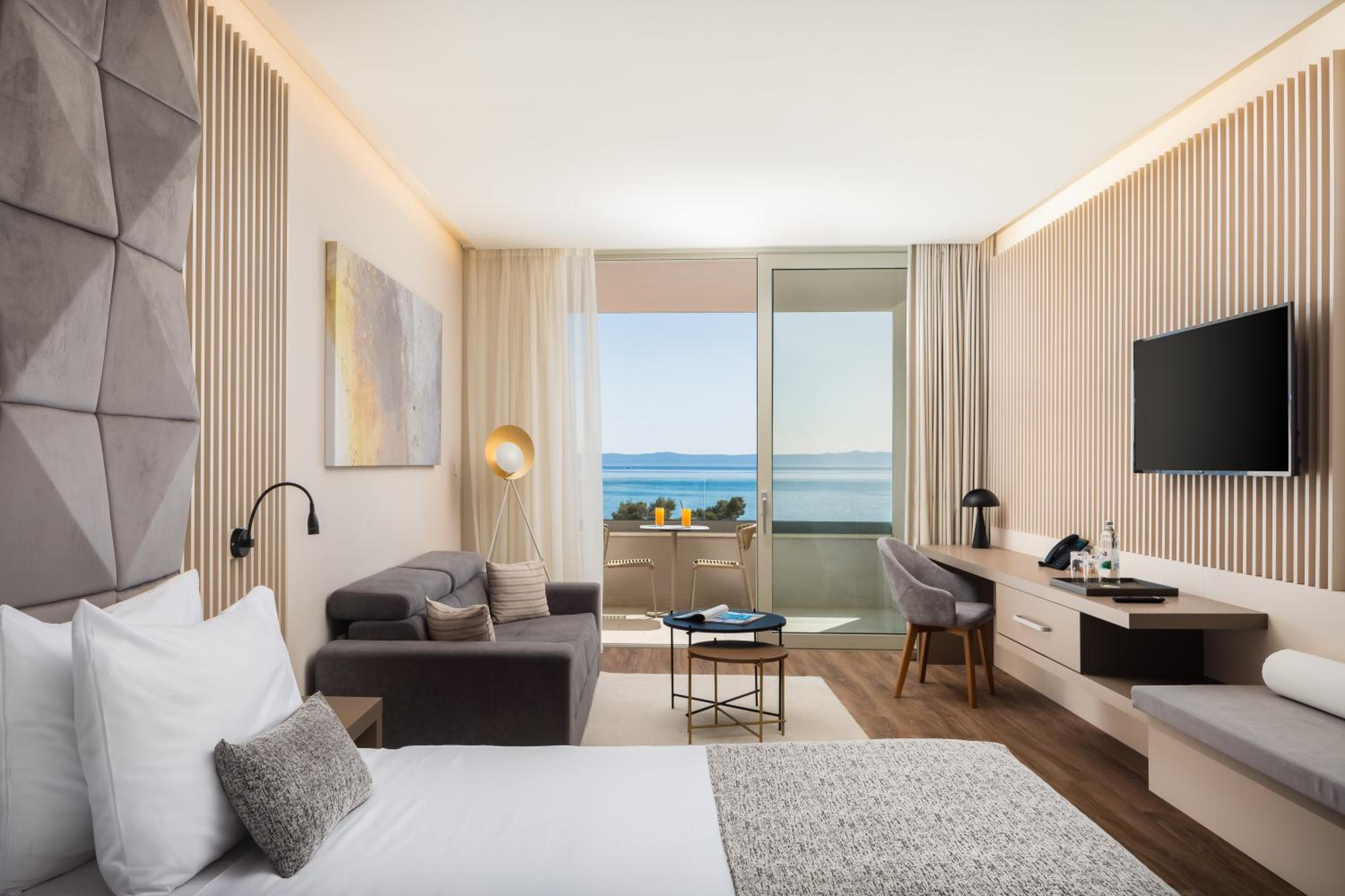 Luxury Room with Sea View and Balcony - Photo 15