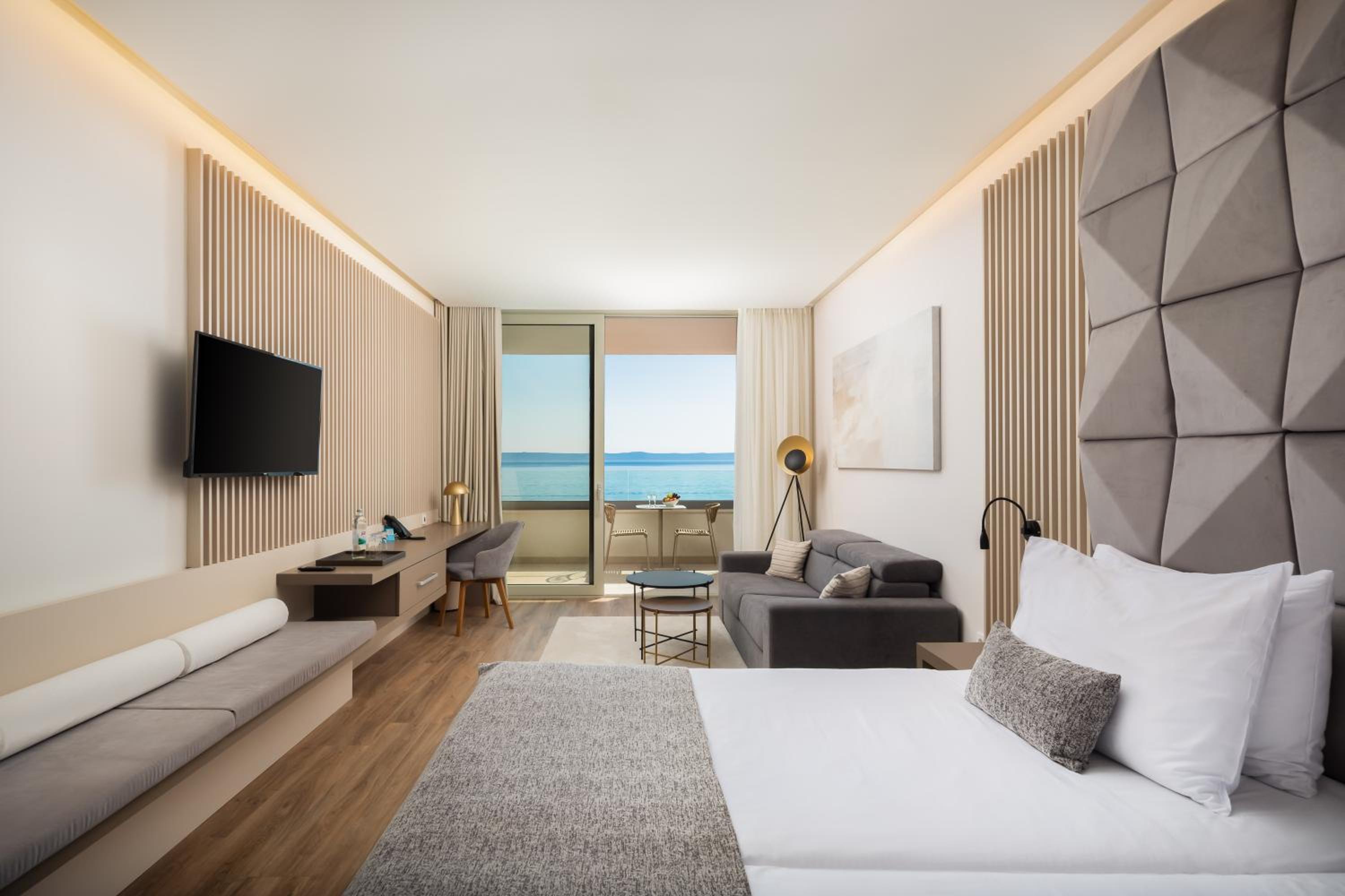Luxury Room with Sea View and Balcony - Photo 24