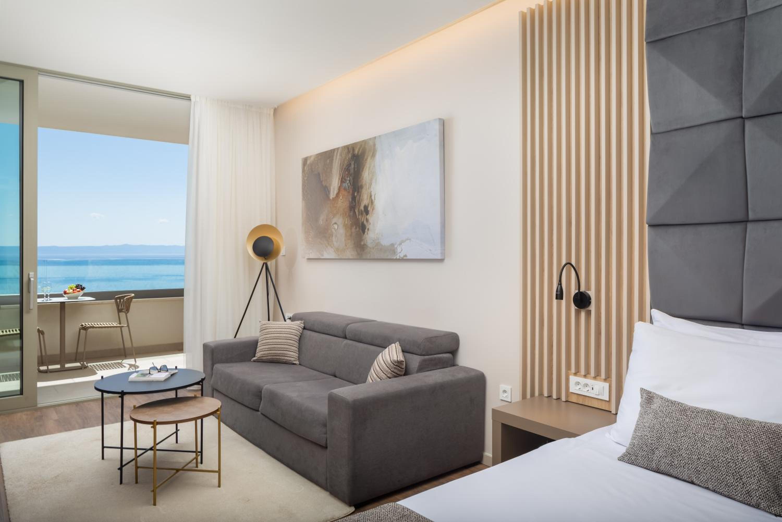 Luxury Room with Sea View and Balcony - Photo 25