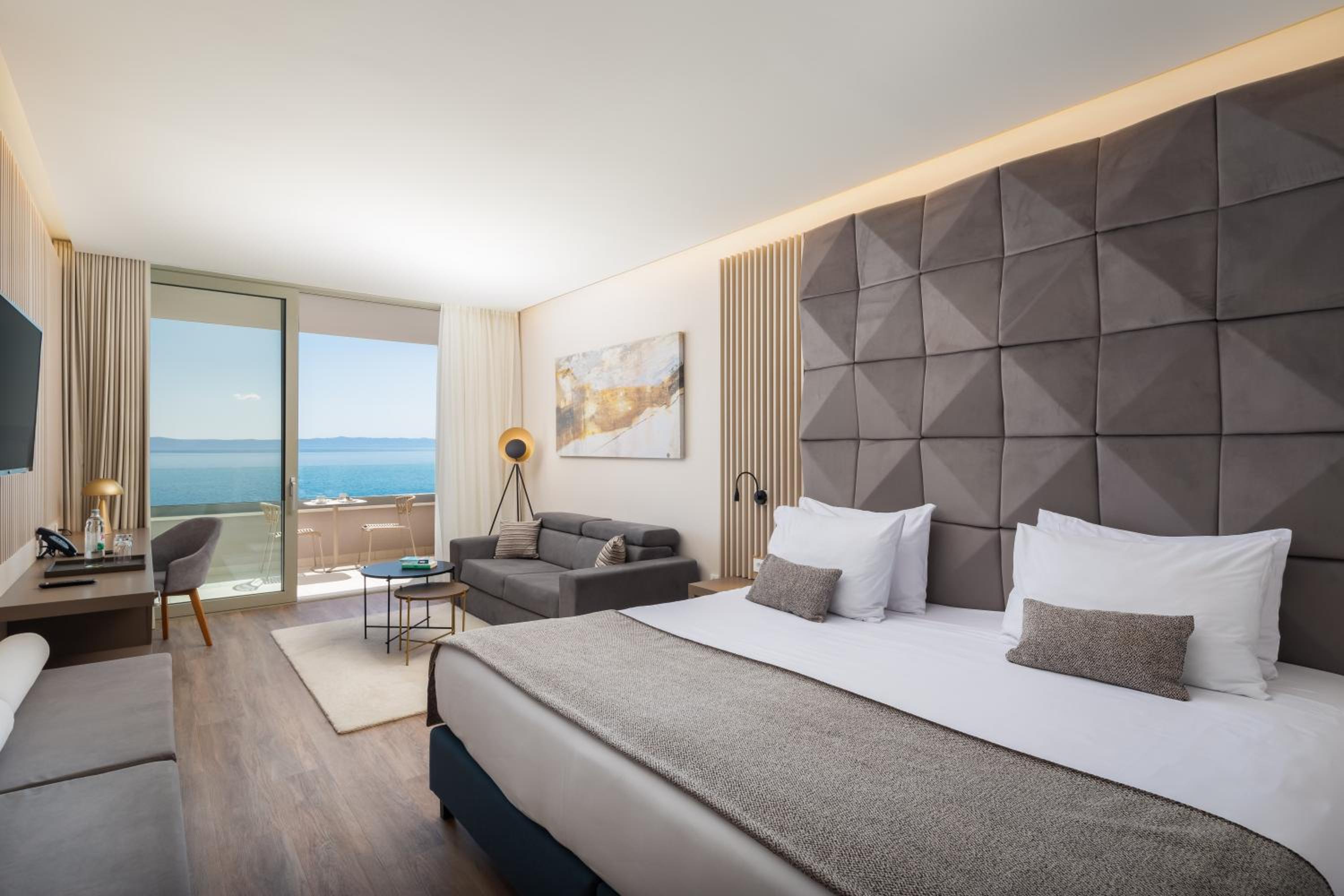 Luxury Room with Sea View and Balcony - Photo 4