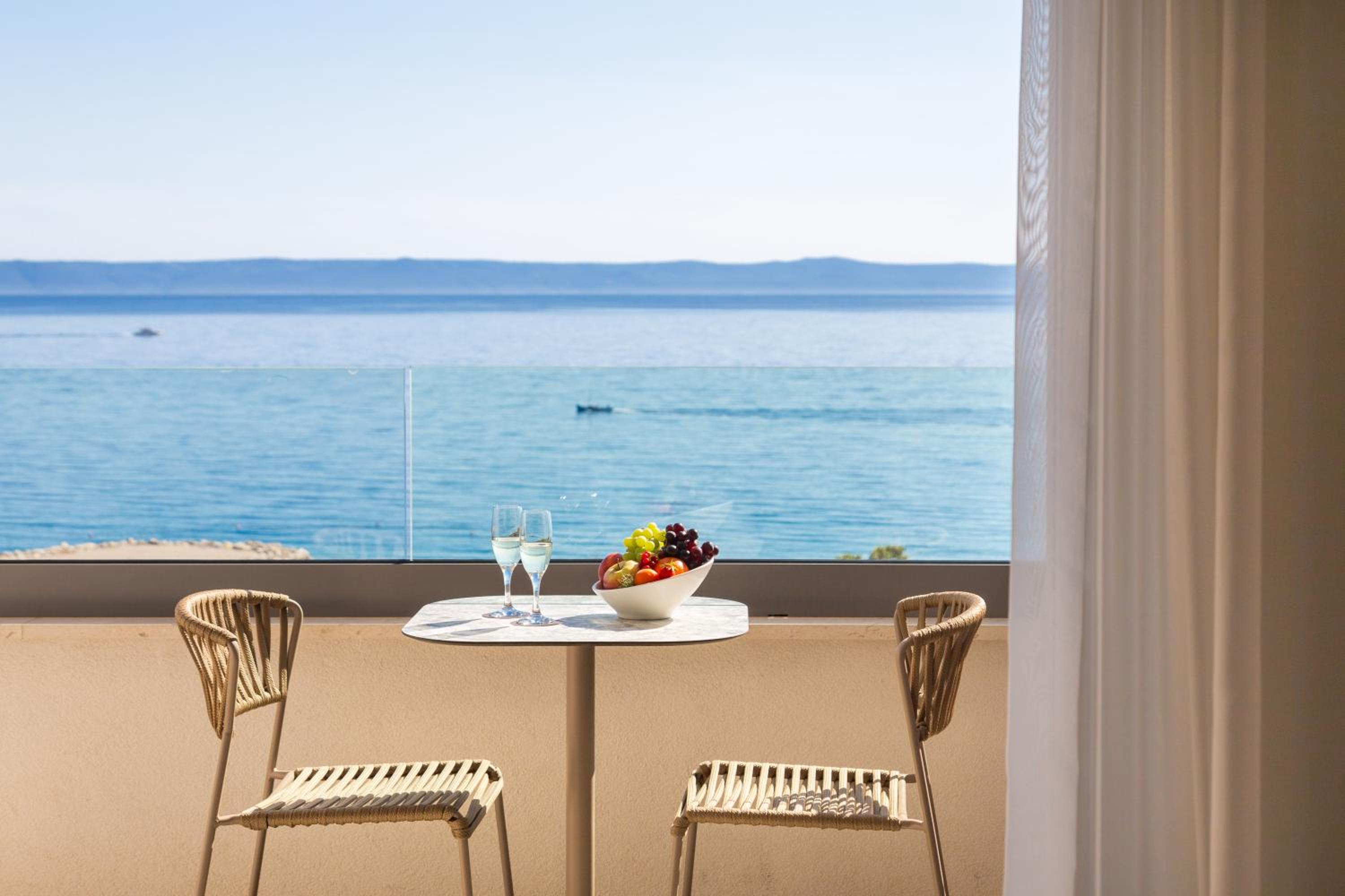 Luxury Room with Sea View and Balcony - Photo 16