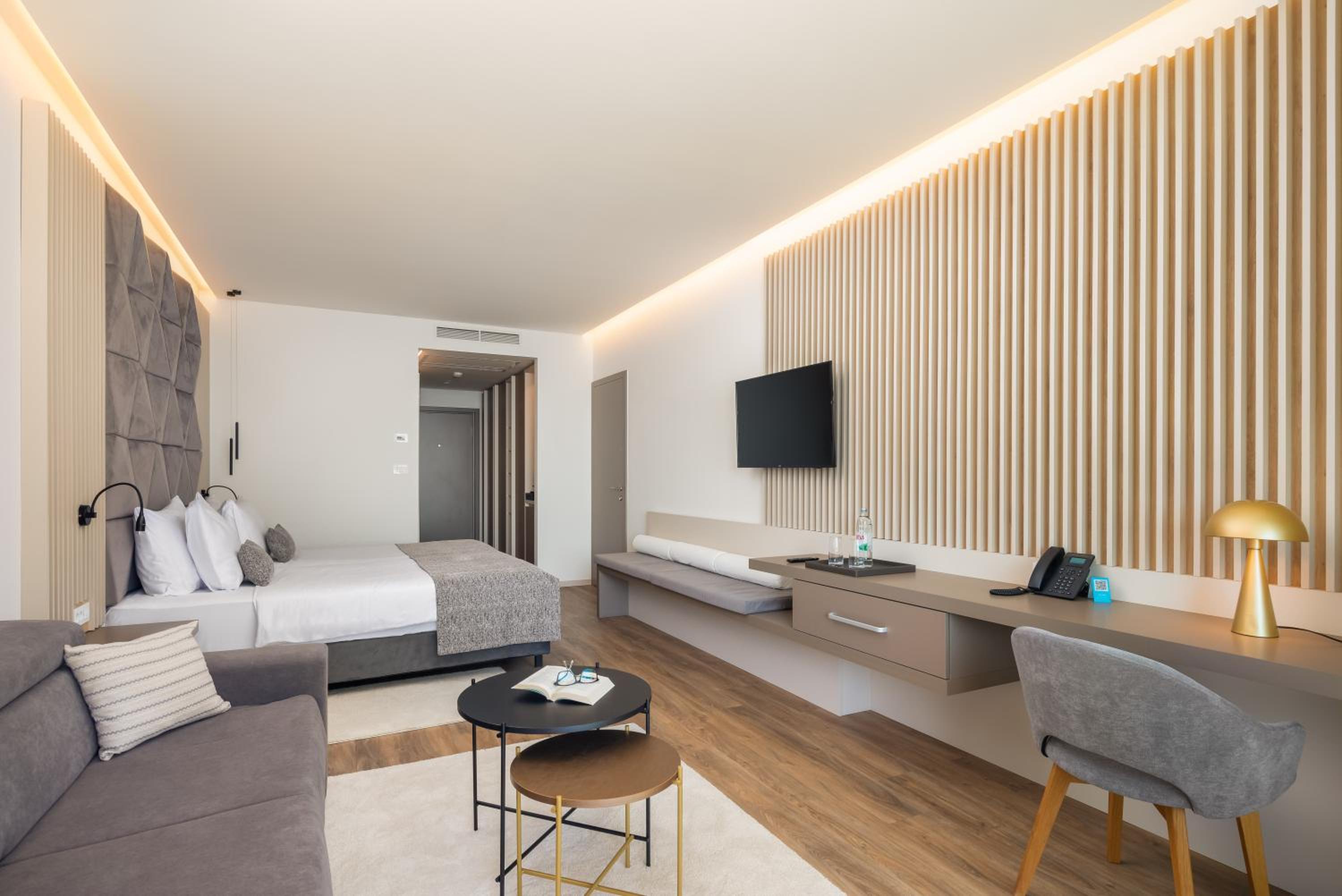 Luxury Room with Sea View and Balcony - Photo 14